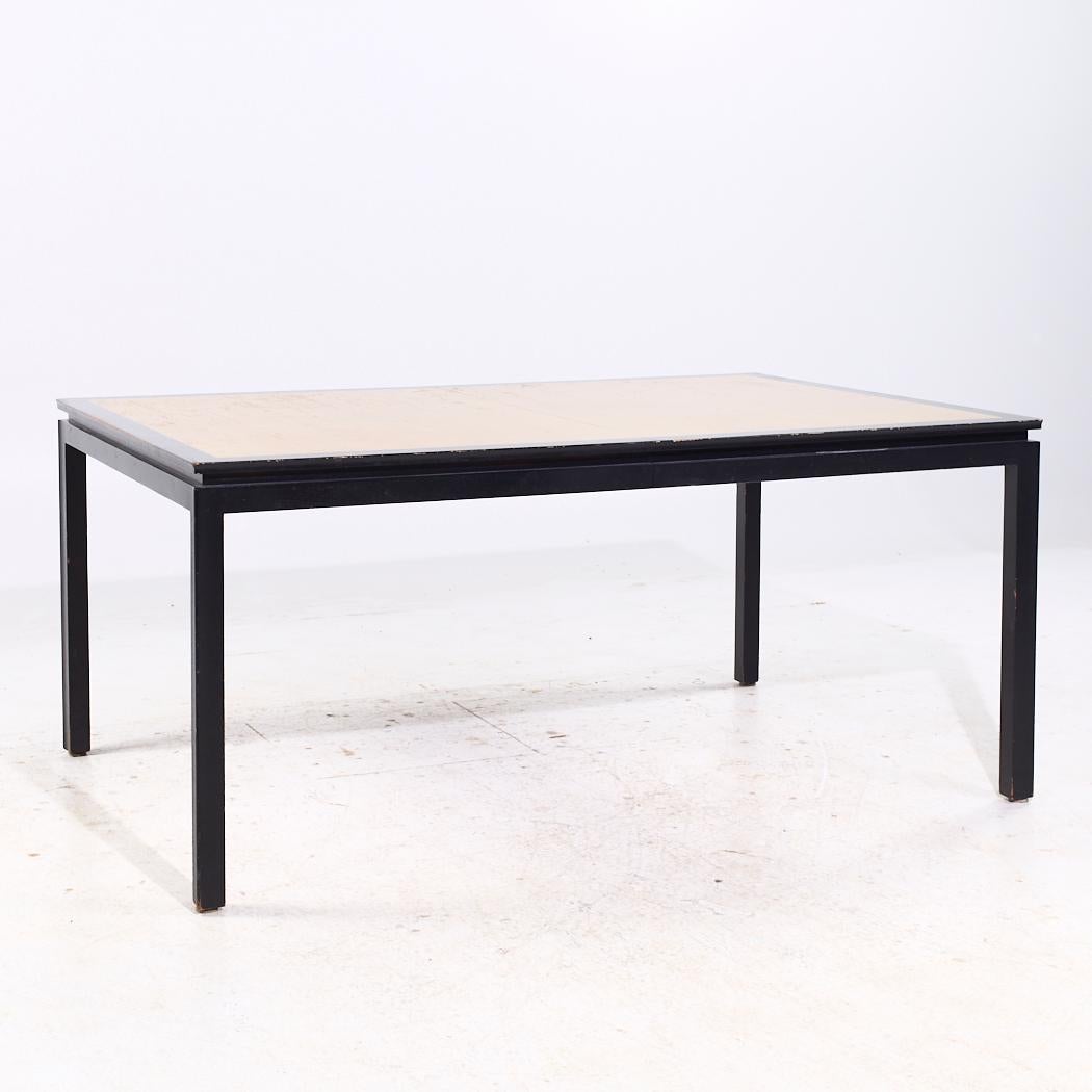 Edward Wormley for Dunbar Rosewood and Ebonized Oak Dining Table with 2 Leaves In Good Condition For Sale In Countryside, IL