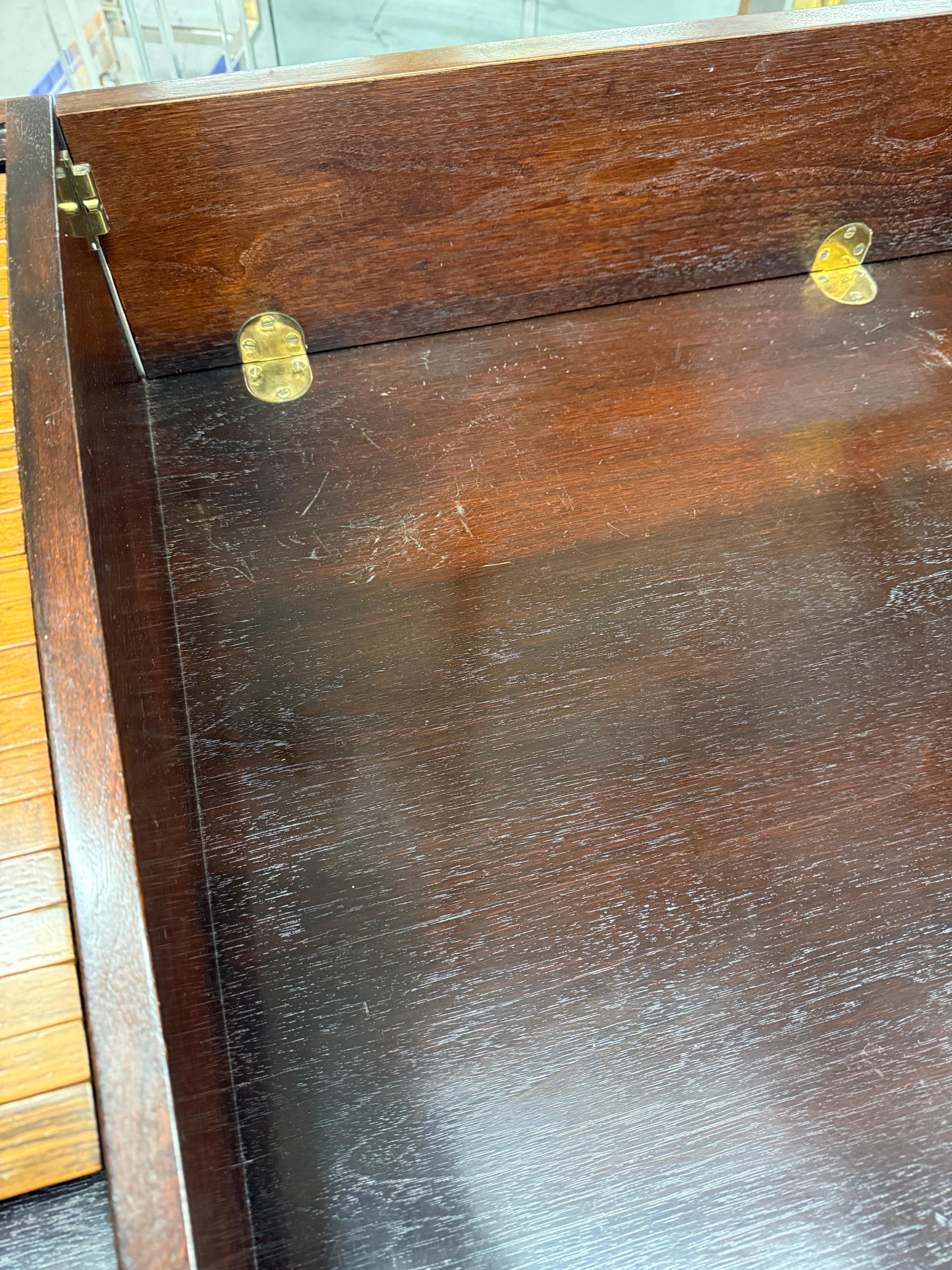 Edward Wormley per Dunbar, Rosewood e  Scrivania Rolltop in mogano in vendita 4