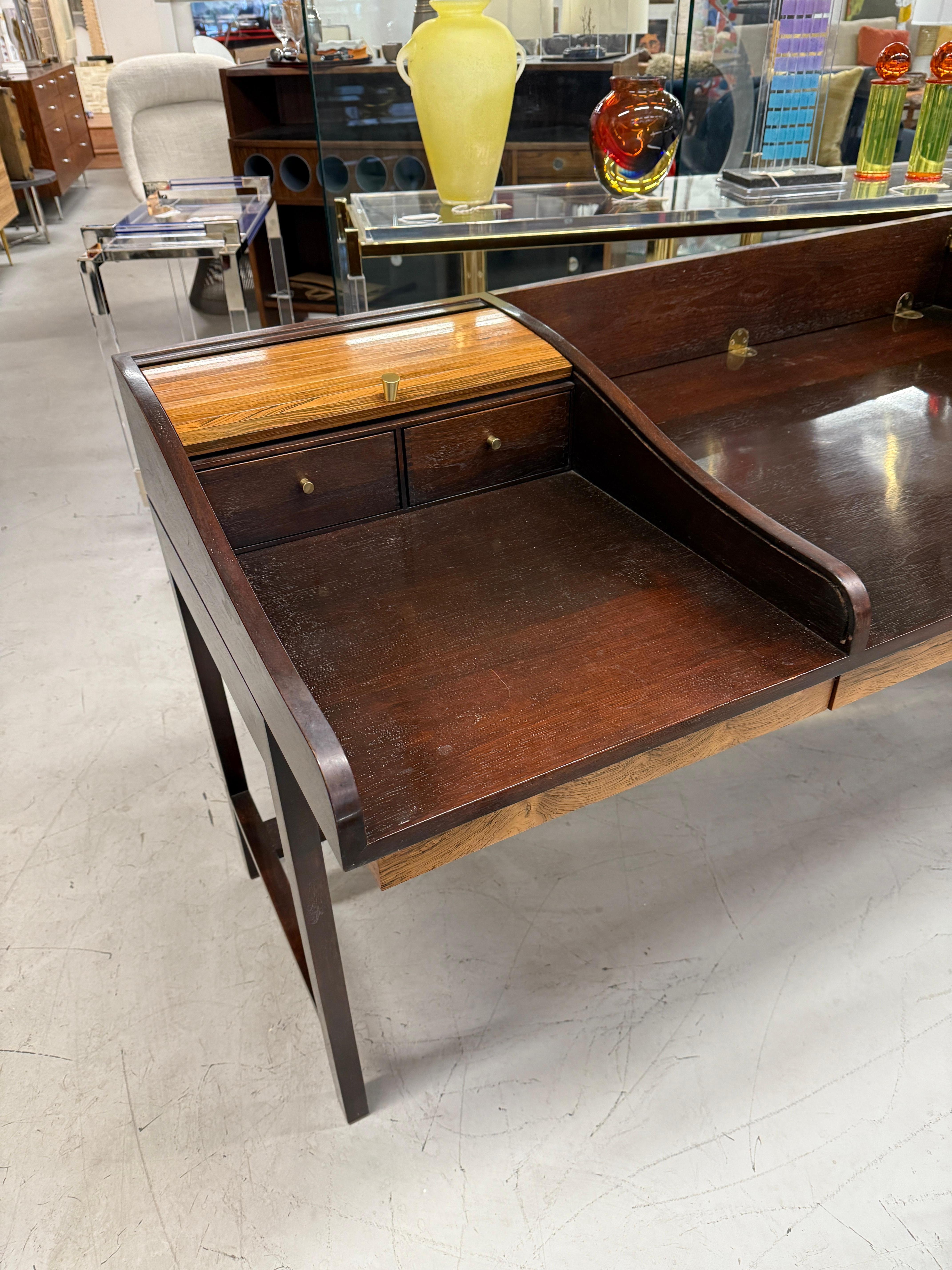Edward Wormley per Dunbar, Rosewood e  Scrivania Rolltop in mogano In condizioni buone in vendita a Palm Springs, CA