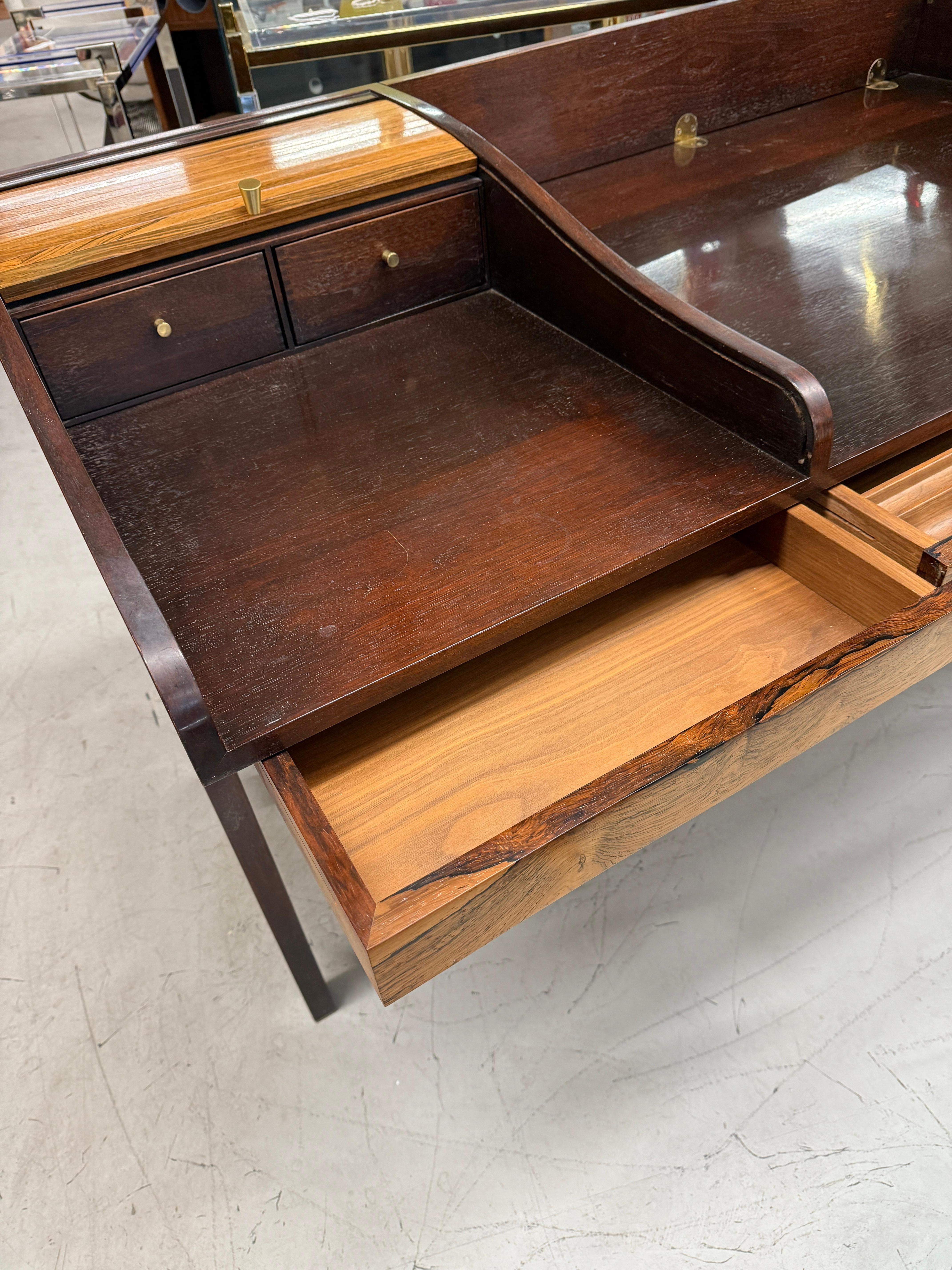 Metà XX secolo Edward Wormley per Dunbar, Rosewood e  Scrivania Rolltop in mogano in vendita