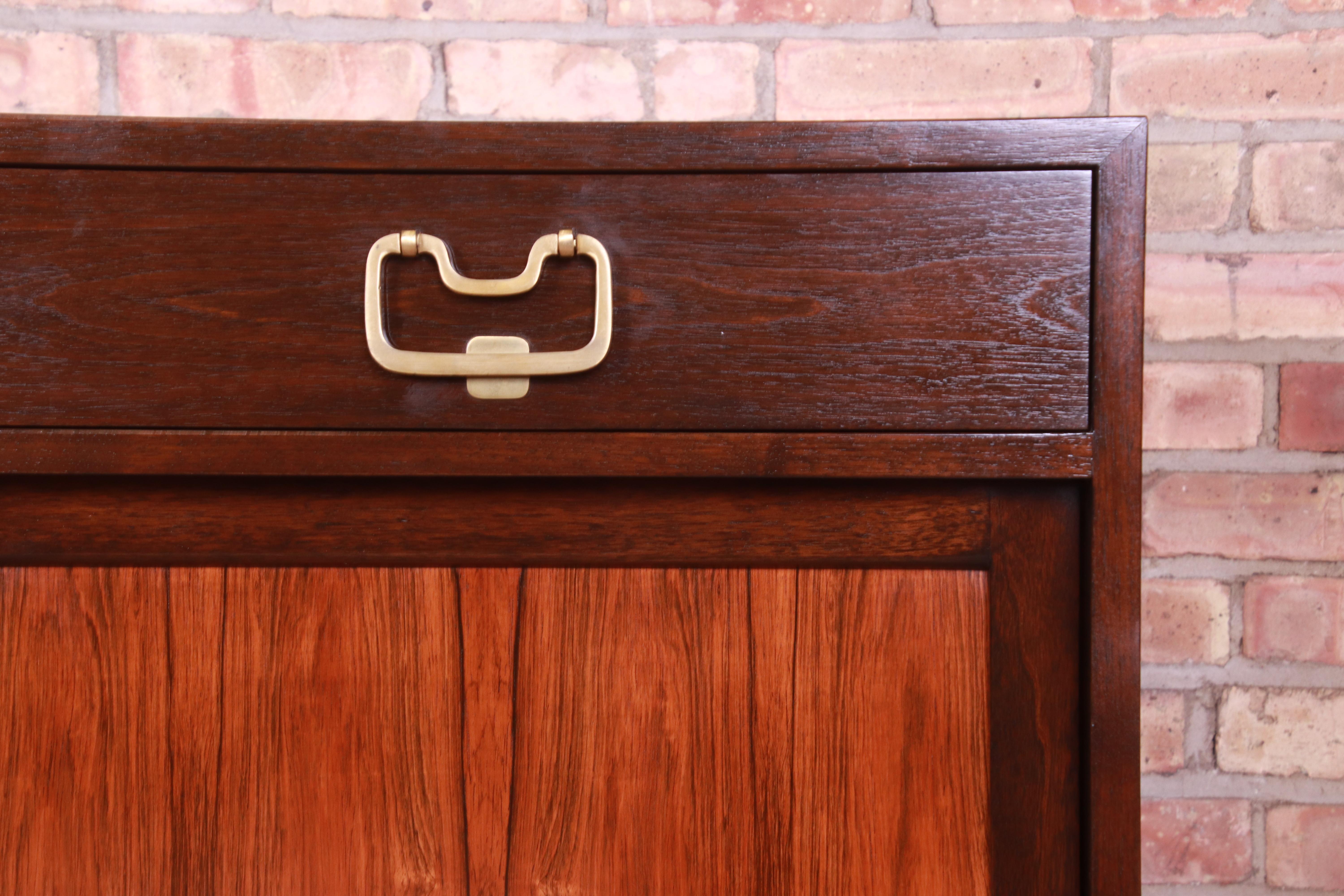 Edward Wormley for Dunbar Rosewood and Walnut Sideboard Credenza, 1950s 9