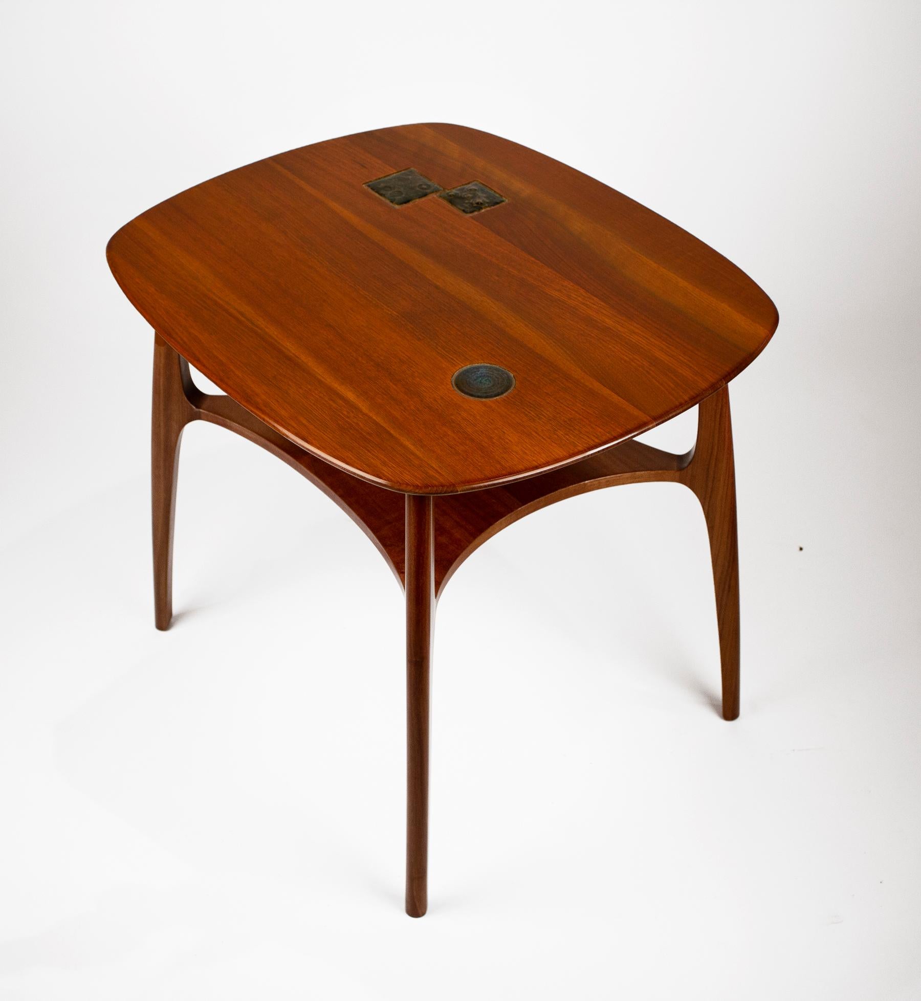 20ième siècle Table sculpturale Janus d'Edward Wormley pour Dunbar avec modèle en carreaux de Natzler en vente