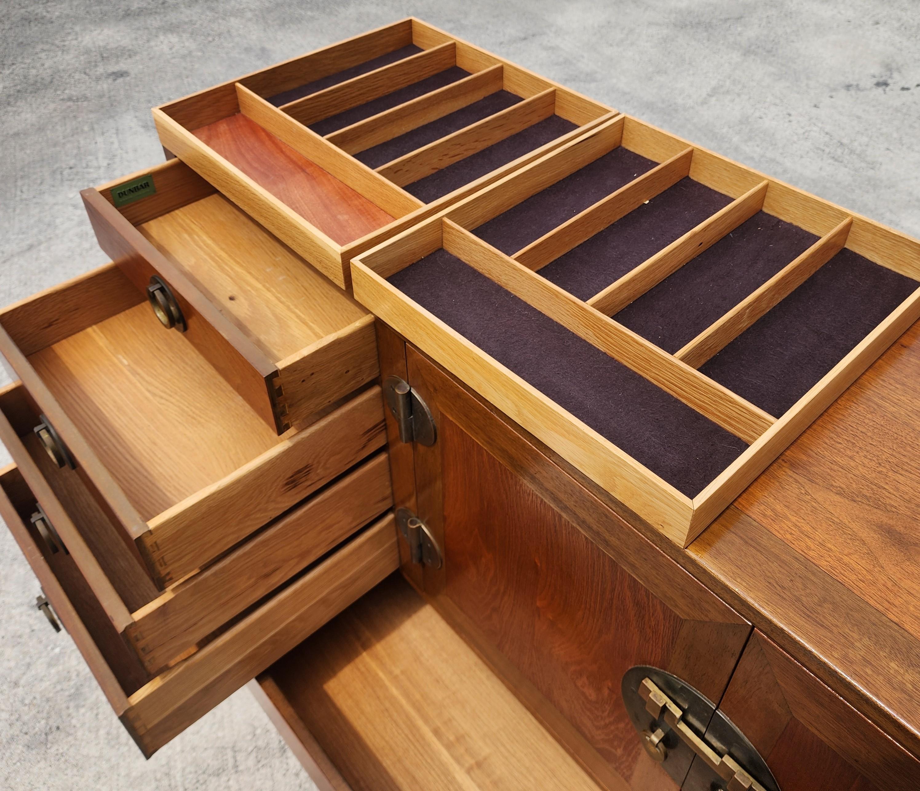 Edward Wormley for Dunbar Sideboard Bar 1950s en vente 4