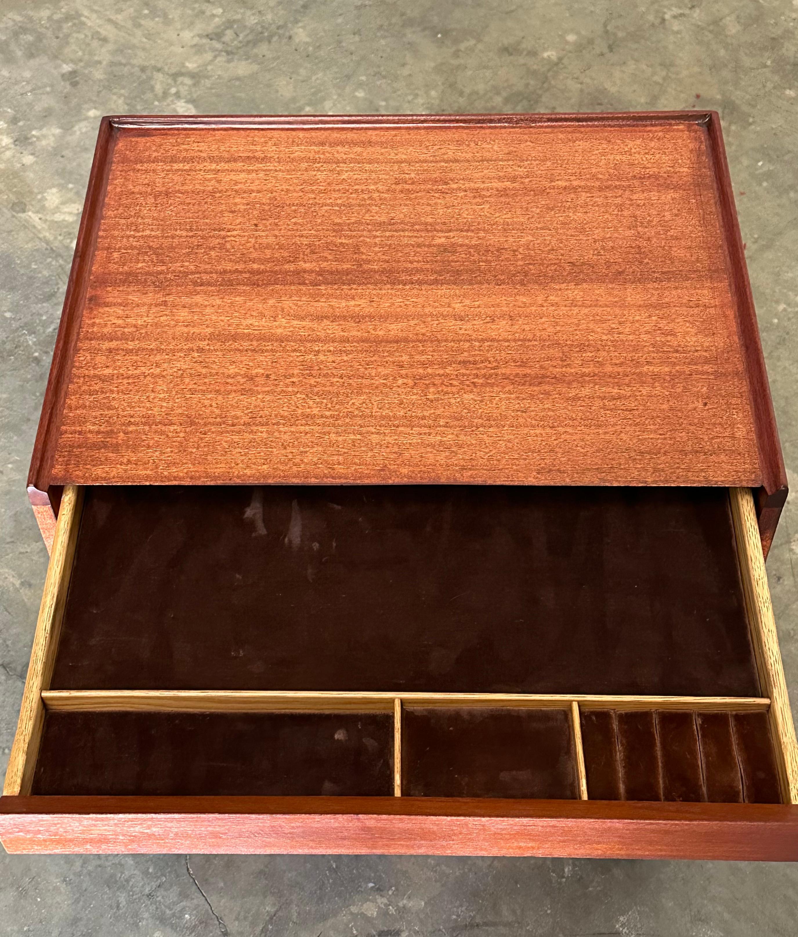 Edward Wormley for Dunbar Small Louvered Chest of Drawers In Good Condition For Sale In St.Petersburg, FL