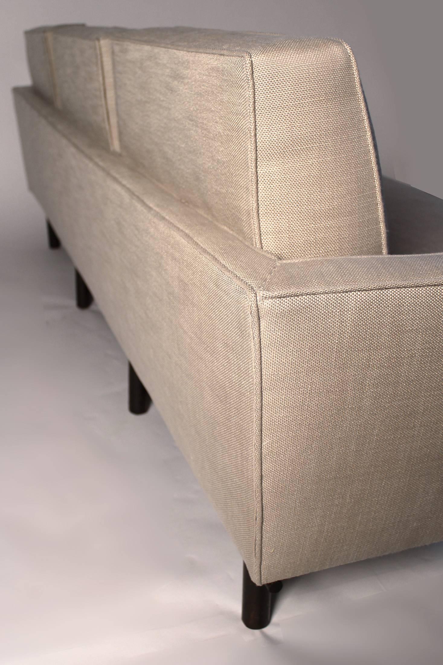 Tissu d'ameublement  Canapé à trois places conçu par Michael Taylor pour Baker en vente