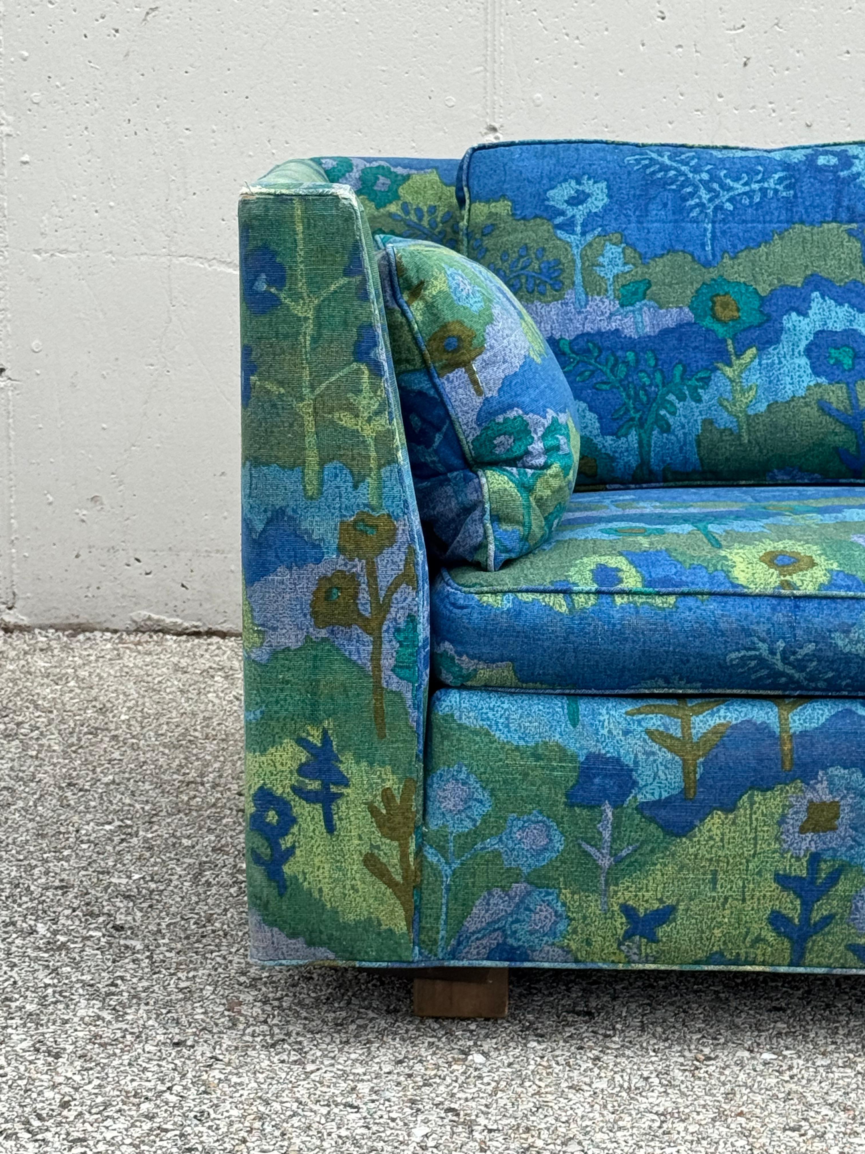 Edward Wormley for Dunbar Sofa M#261 with Original Jack Lenor Larsen Upholstery For Sale 3