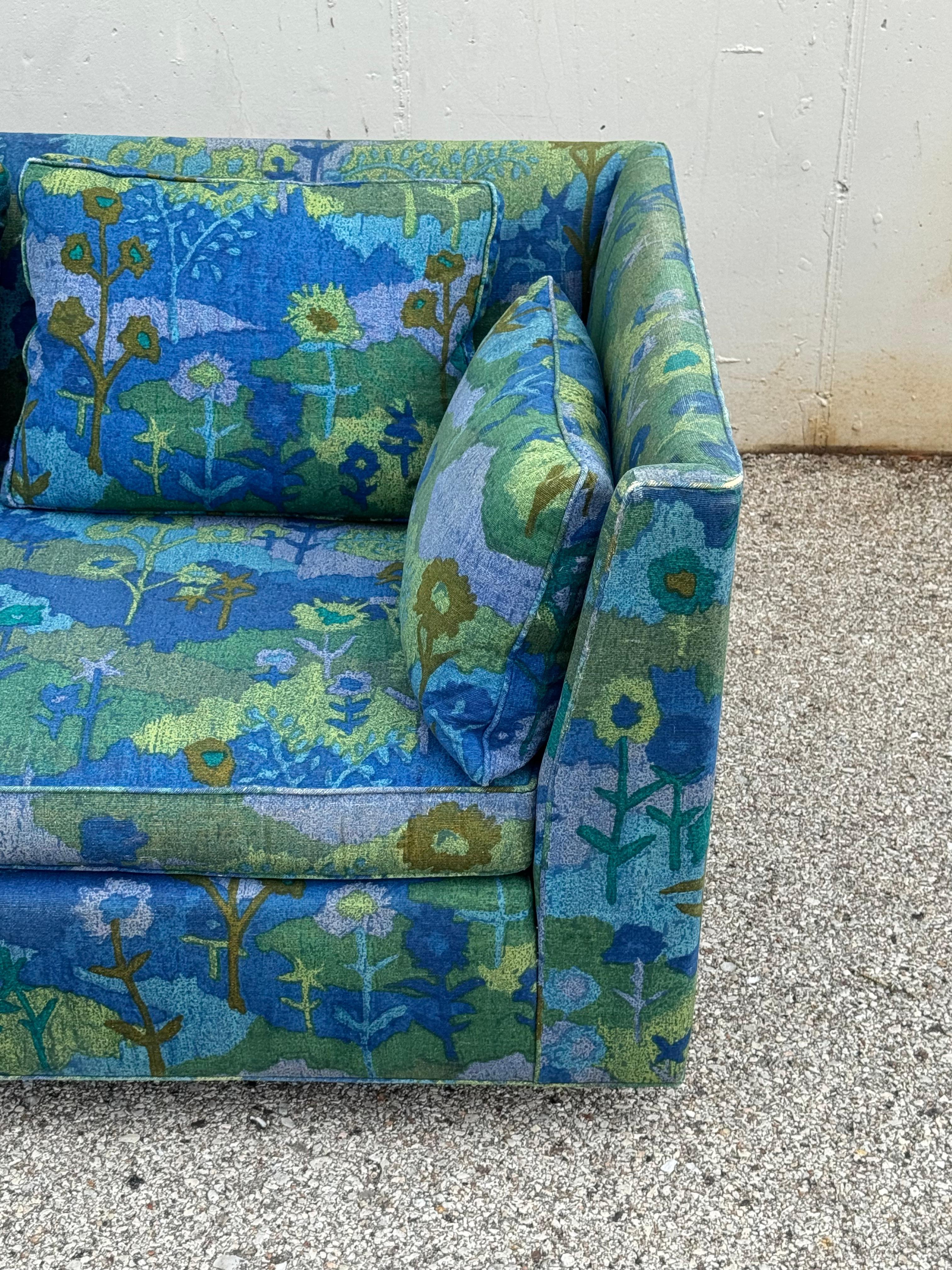 Edward Wormley for Dunbar Sofa M#261 with Original Jack Lenor Larsen Upholstery For Sale 4
