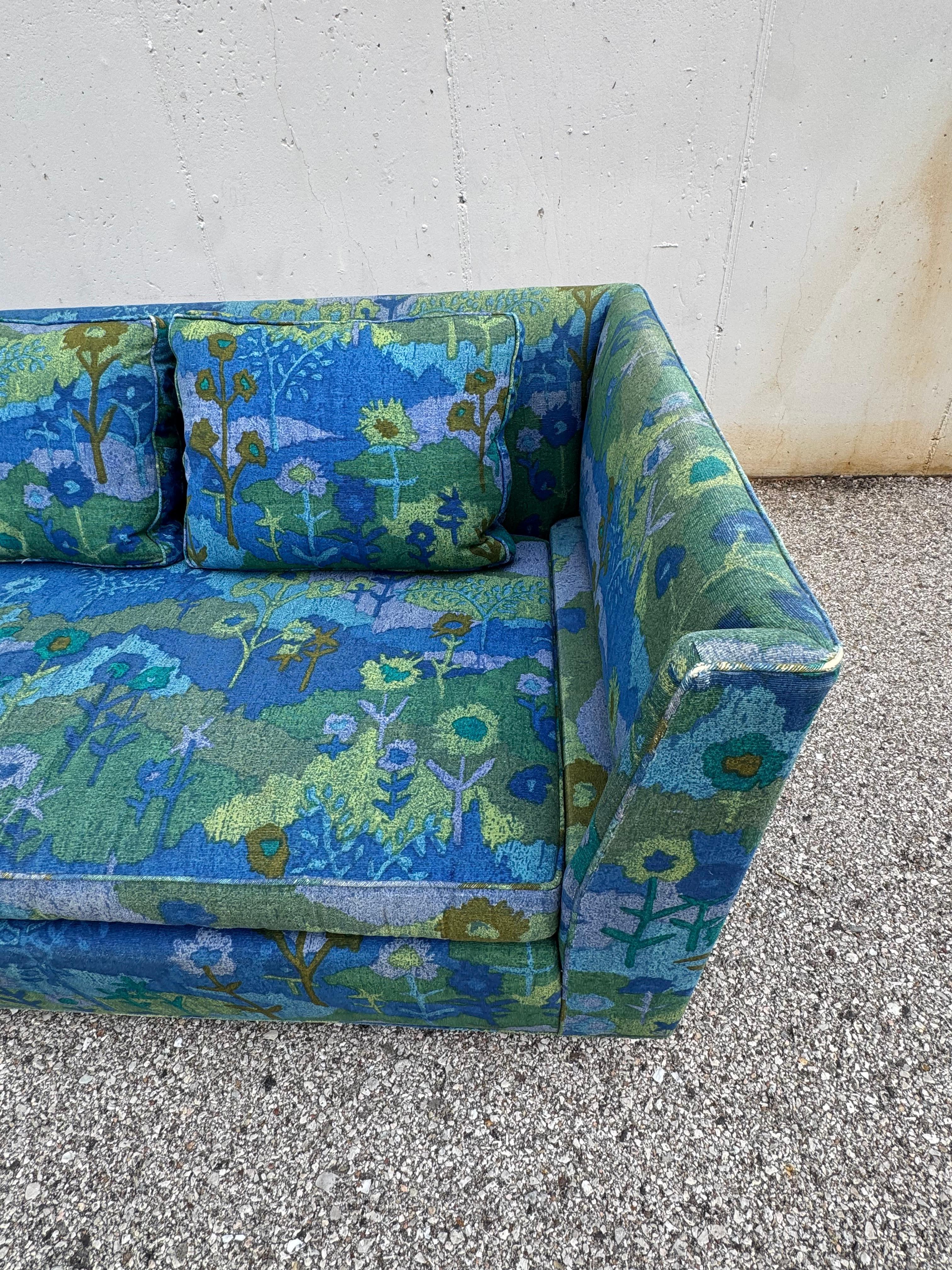 Edward Wormley for Dunbar Sofa M#261 with Original Jack Lenor Larsen Upholstery For Sale 5