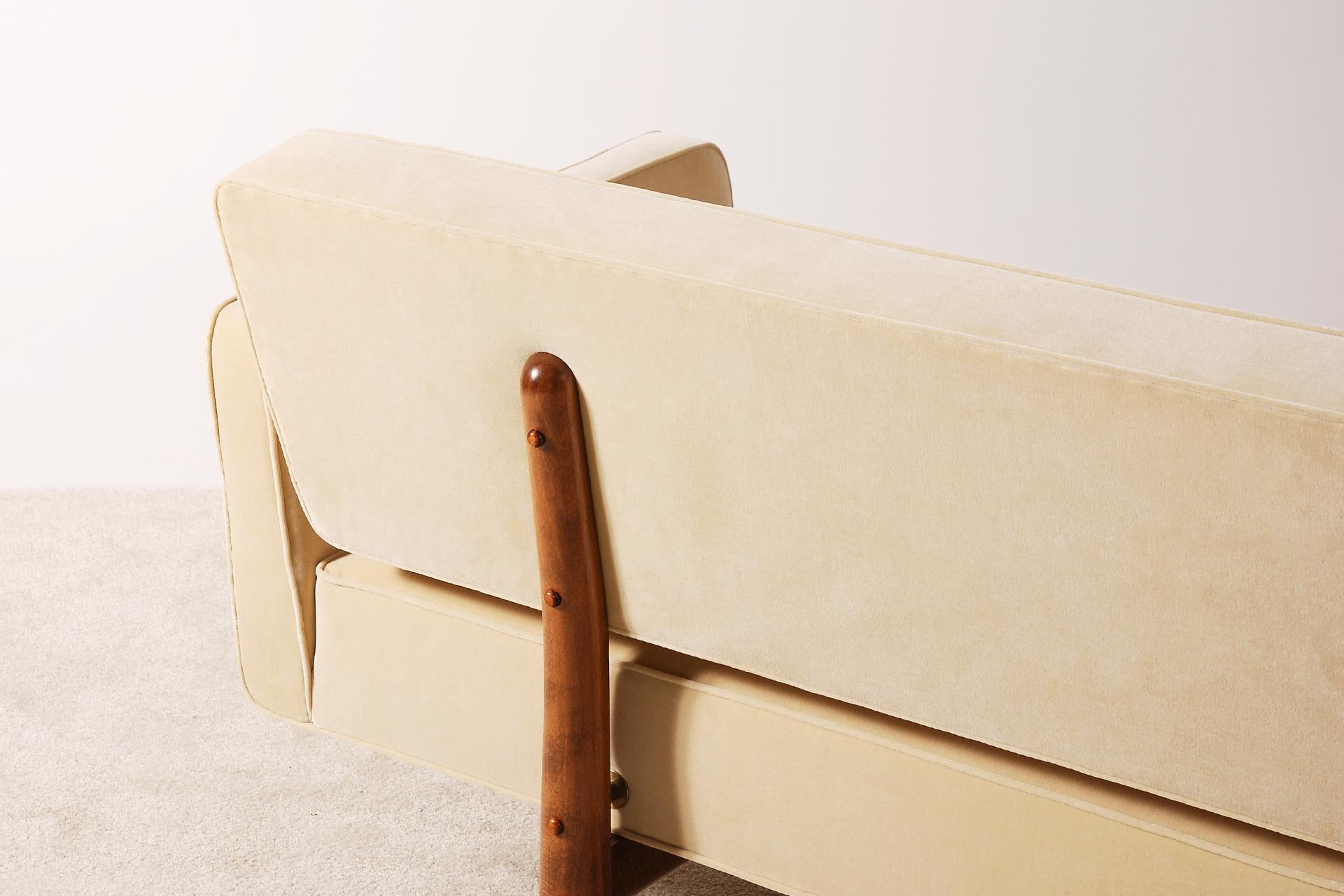 Edward Wormley for Dunbar, Sofa Model 5316 Reupholstered, circa 1950 3