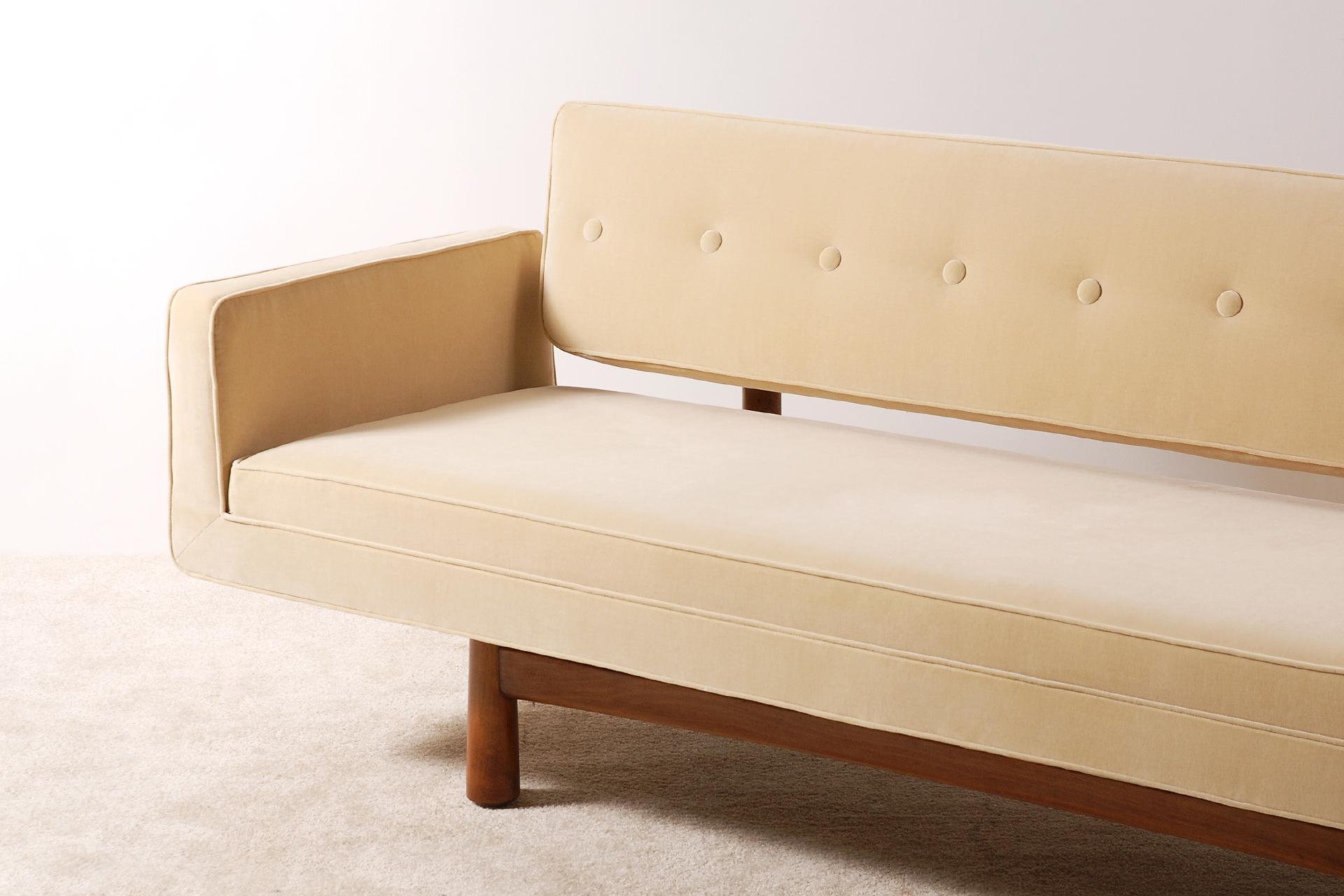 American Edward Wormley for Dunbar, Sofa Model 5316 Reupholstered, circa 1950