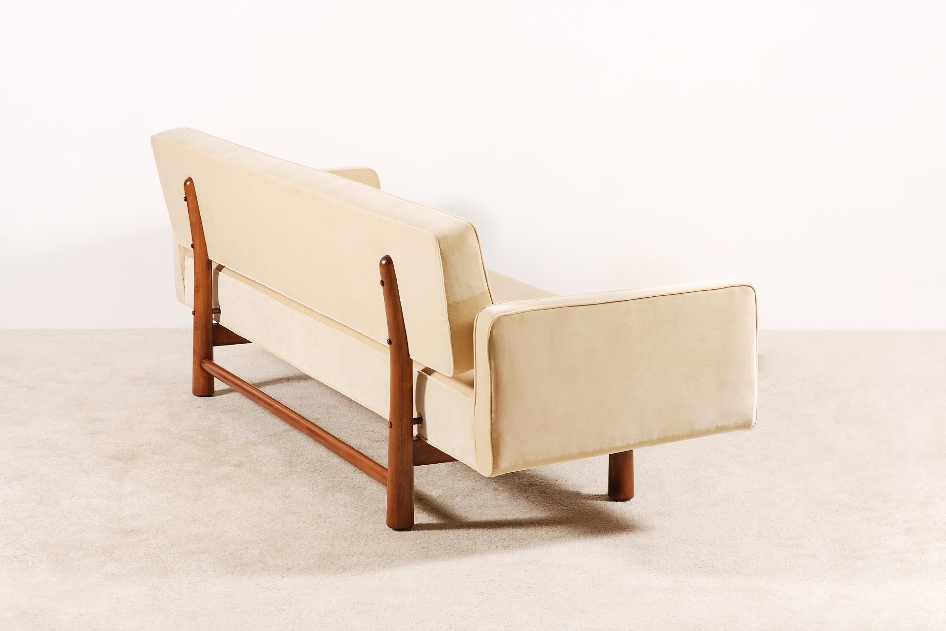 Edward Wormley for Dunbar, Sofa Model 5316 Reupholstered, circa 1950 1