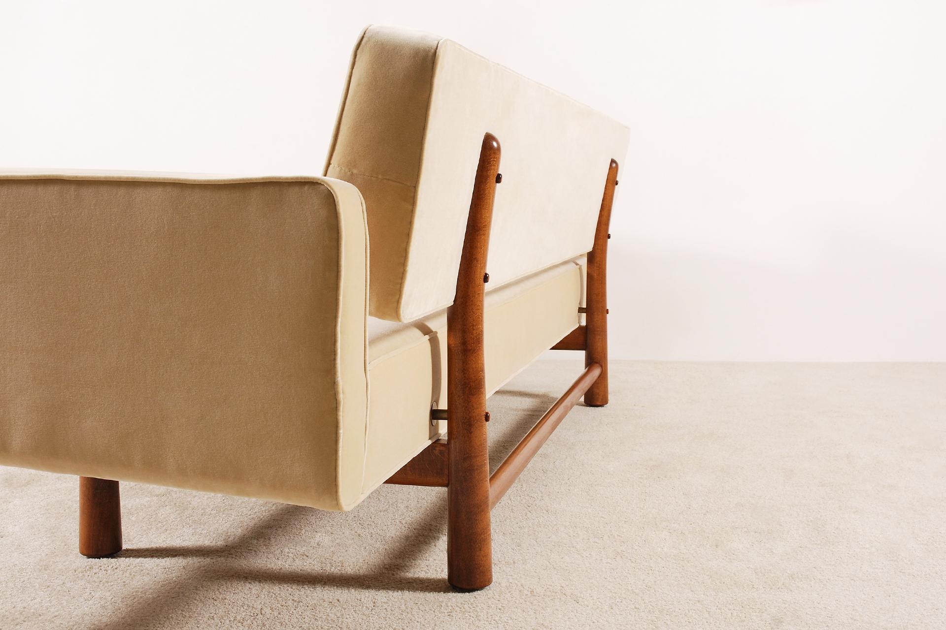 Edward Wormley for Dunbar, Sofa Model 5316 Reupholstered, circa 1950 2