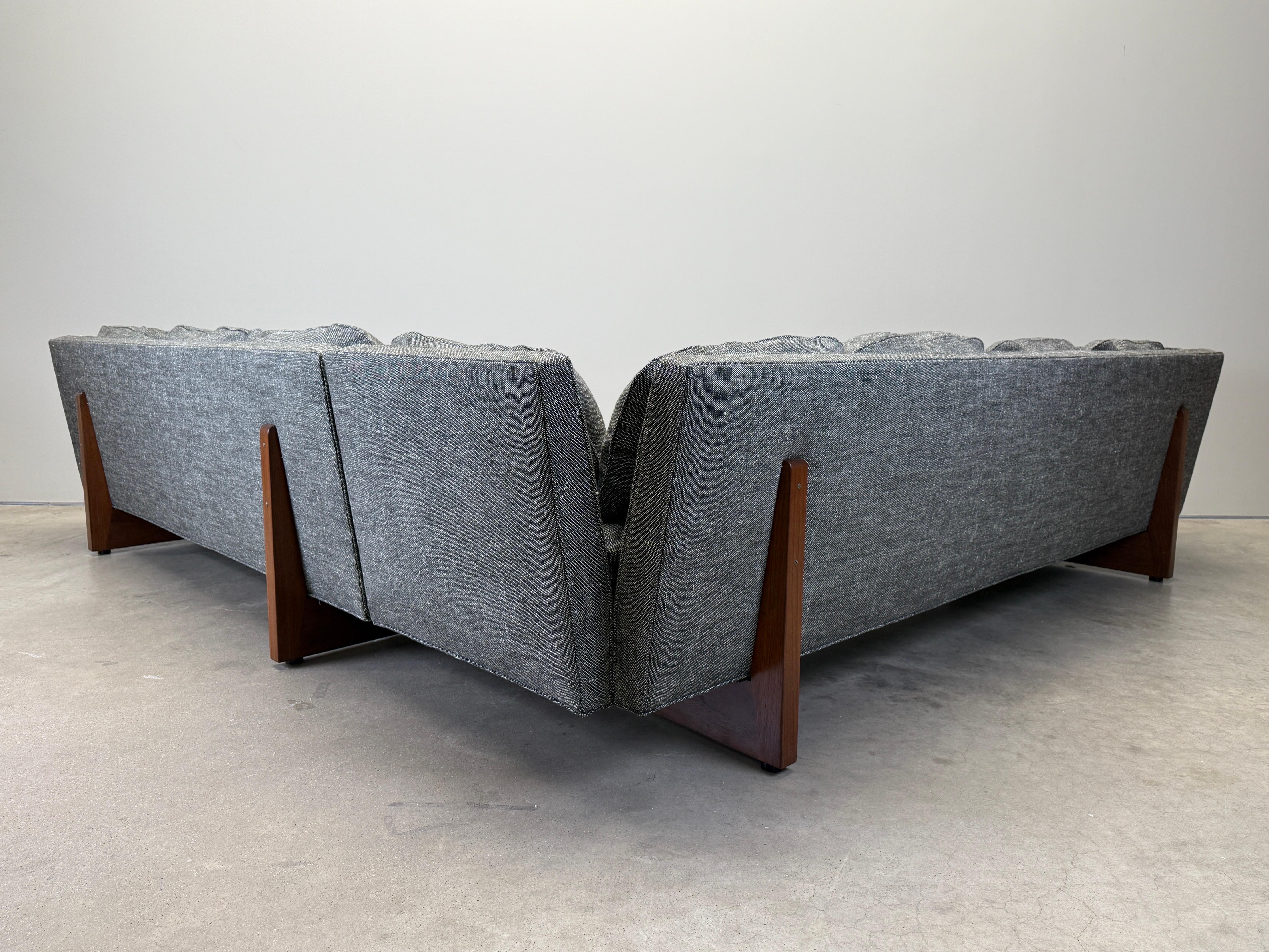 Edward Wormley per Dunbar - Divano componibile con bracci divisi in vendita 5