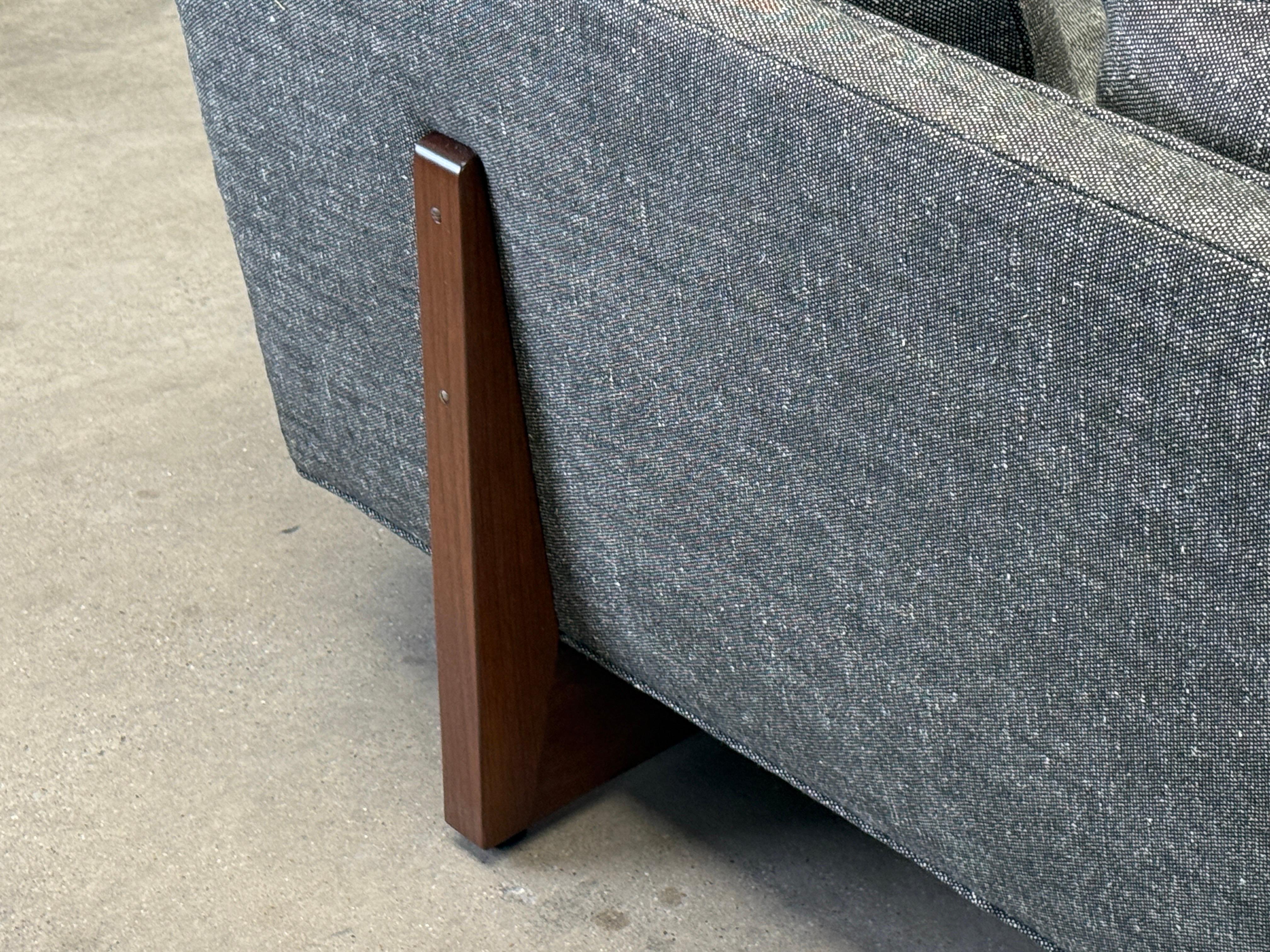 Edward Wormley für Dunbar Split Arm Sofa im Angebot 10