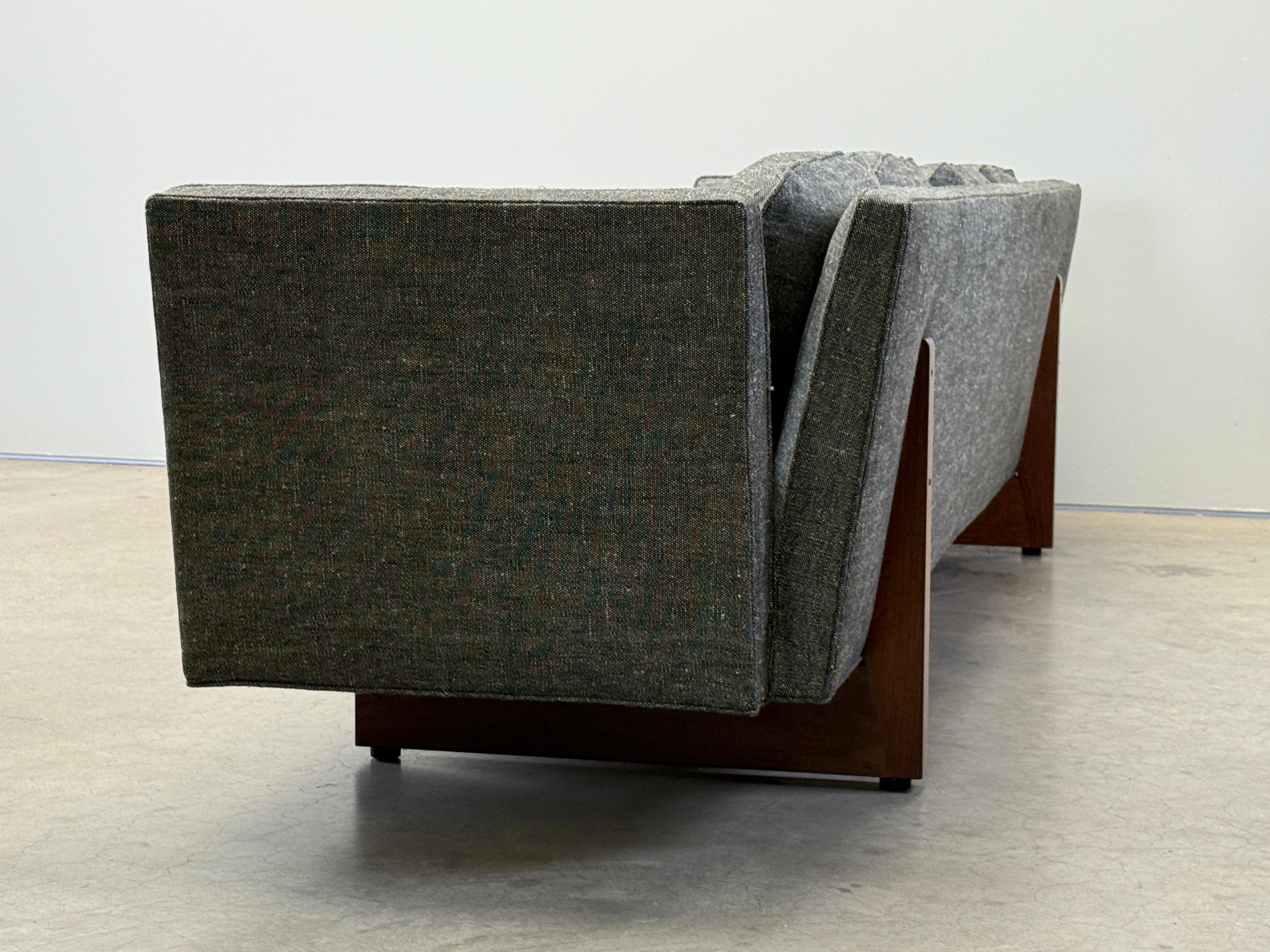 Edward Wormley für Dunbar Split Arm Sofa im Angebot 4