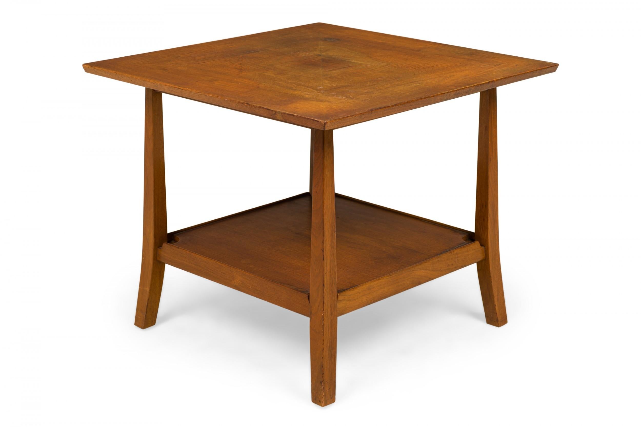 Américain Edward Wormley for Dunbar Square Top Triangle Grain Wooden End / Side Table (Table d'extrémité / d'appoint en bois) en vente