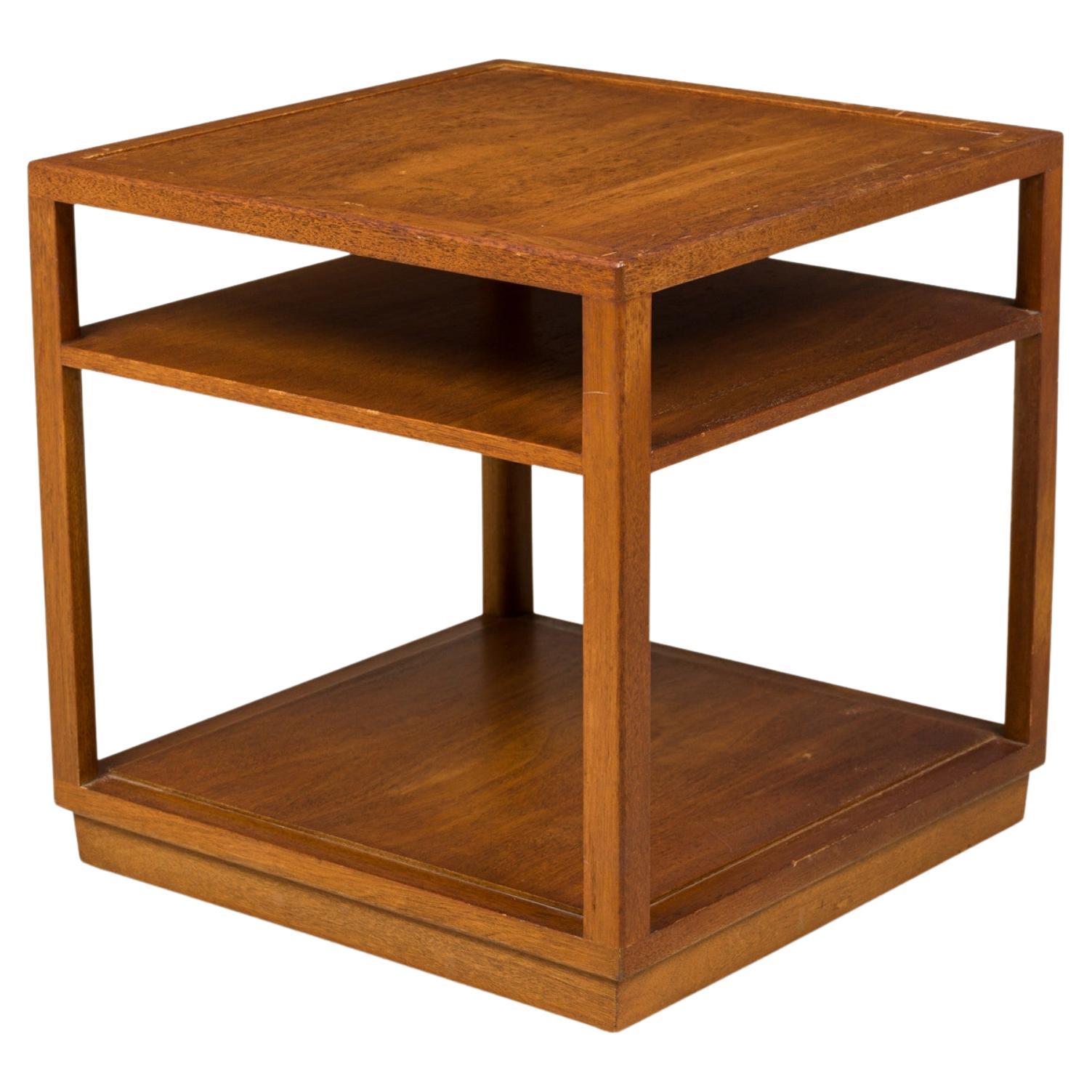 Edward Wormley for Dunbar Square Wooden Double Shelf End / Side Table (Table d'appoint en bois à deux plateaux)