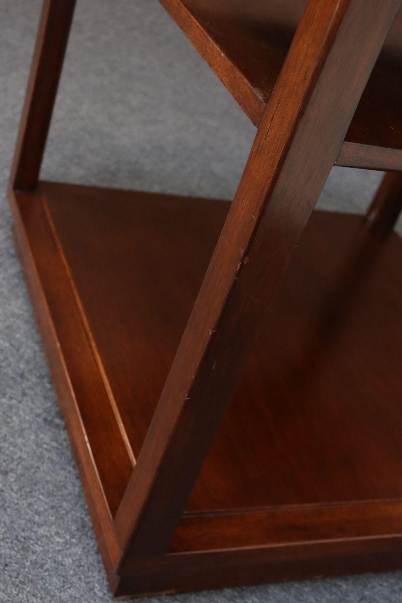 Edward Wormley for Dunbar Stained Mahogany Cube Three Tiered Side / End Table (Table d'appoint / d'appoint à trois niveaux) en vente 10