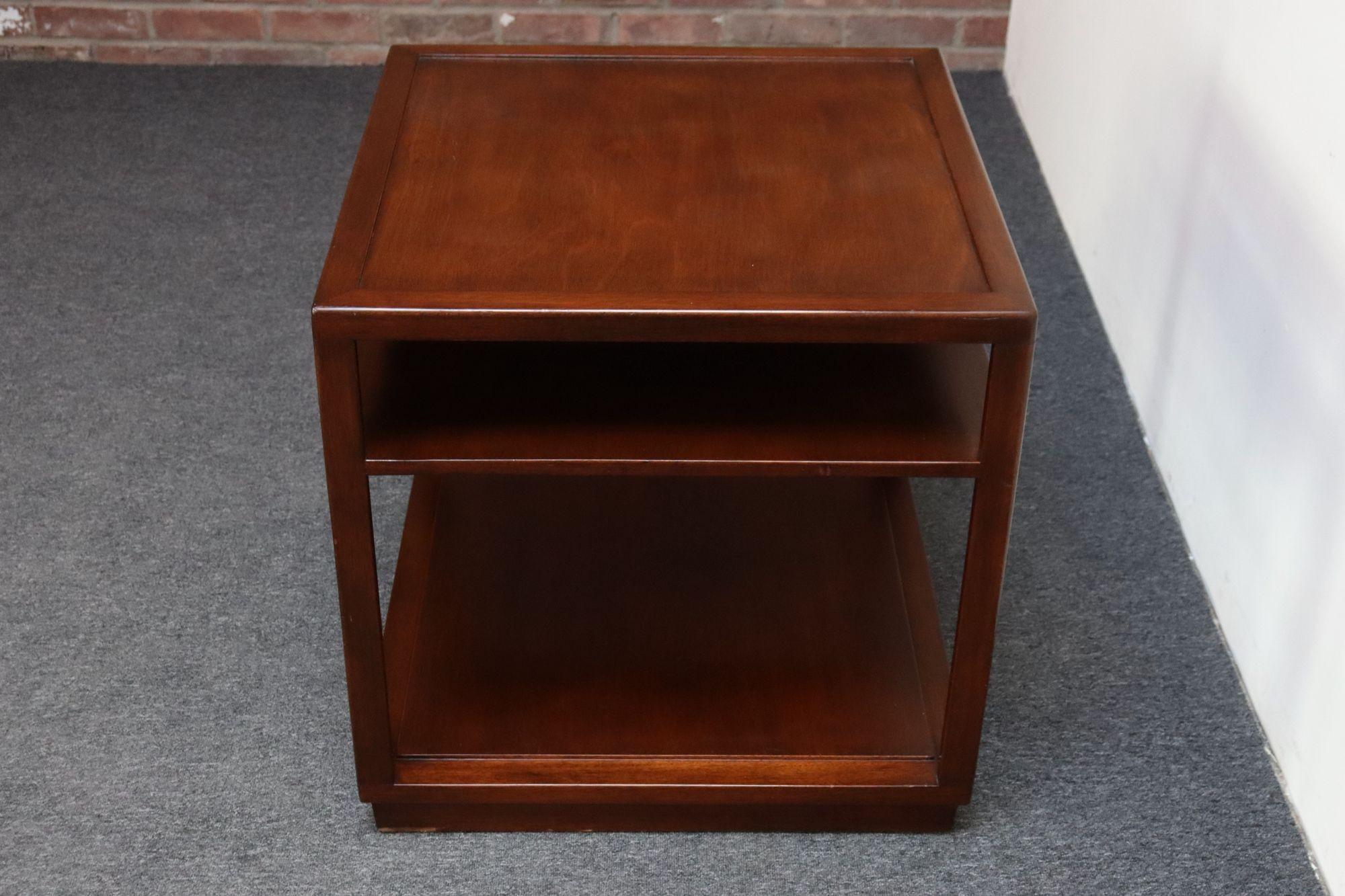 Edward Wormley for Dunbar Stained Mahogany Cube Three Tiered Side / End Table (Table d'appoint / d'appoint à trois niveaux) Bon état - En vente à Brooklyn, NY