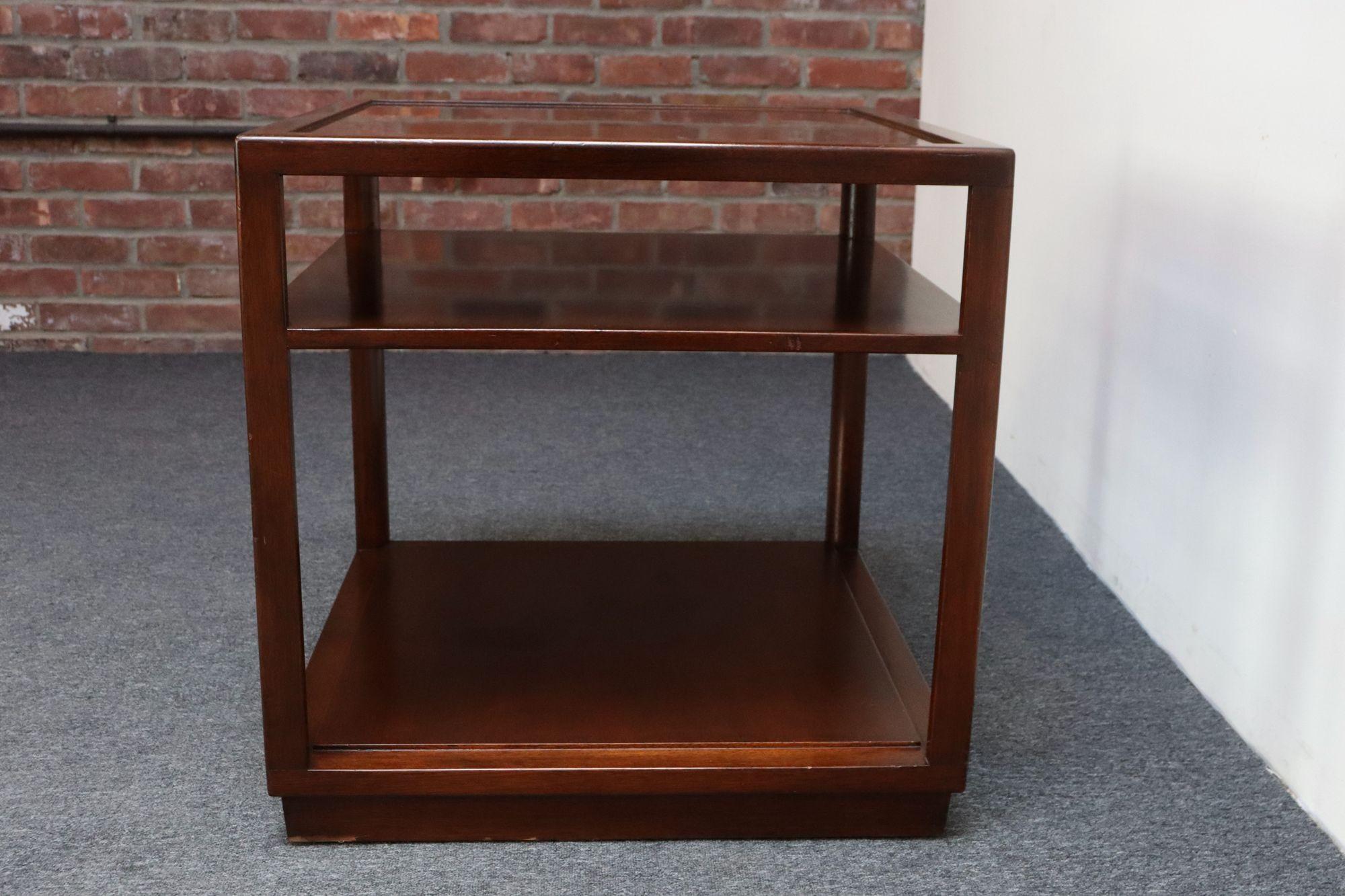 Milieu du XXe siècle Edward Wormley for Dunbar Stained Mahogany Cube Three Tiered Side / End Table (Table d'appoint / d'appoint à trois niveaux) en vente