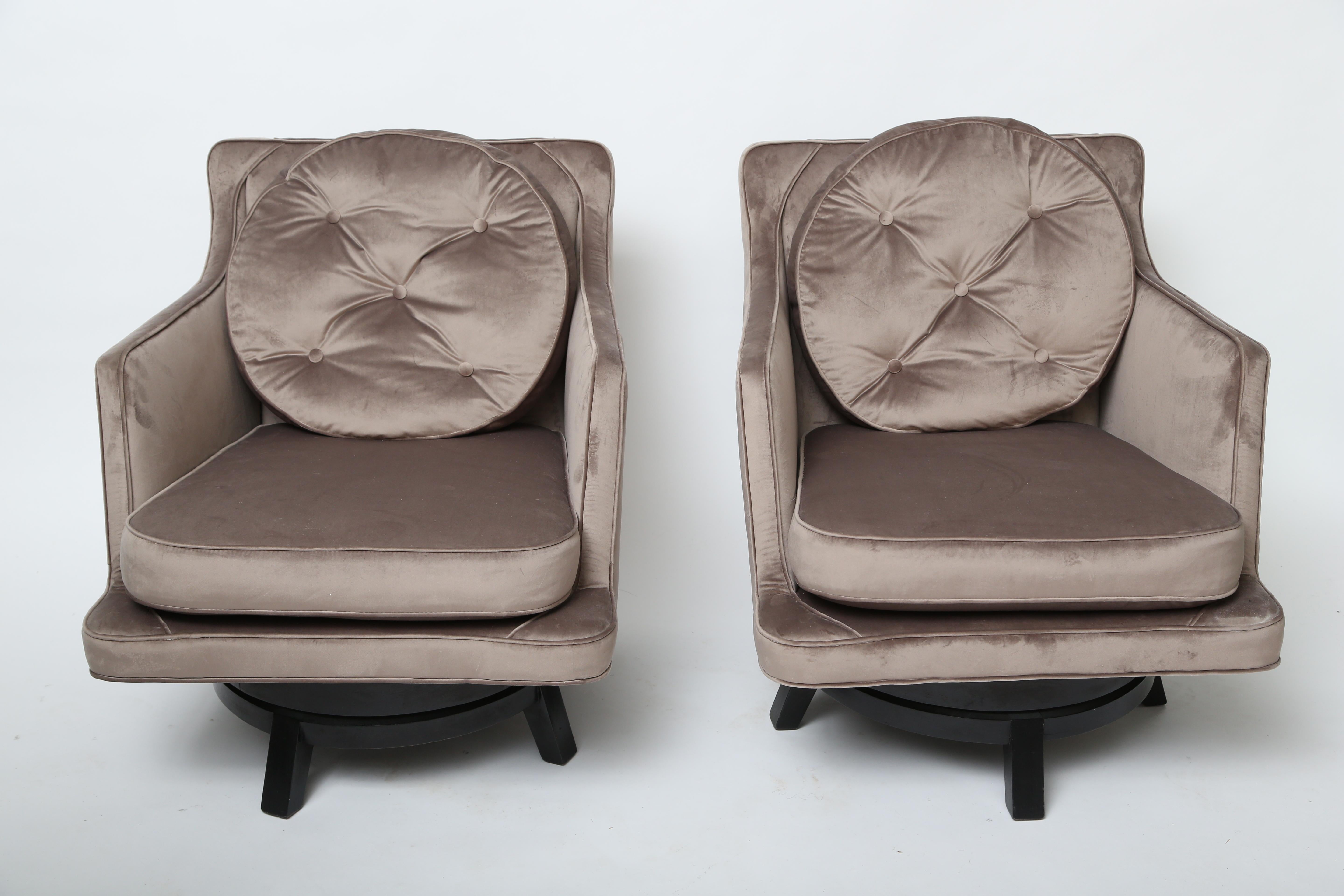 Edward Wormley for Dunbar Swivel Lounge Chairs For Sale 4