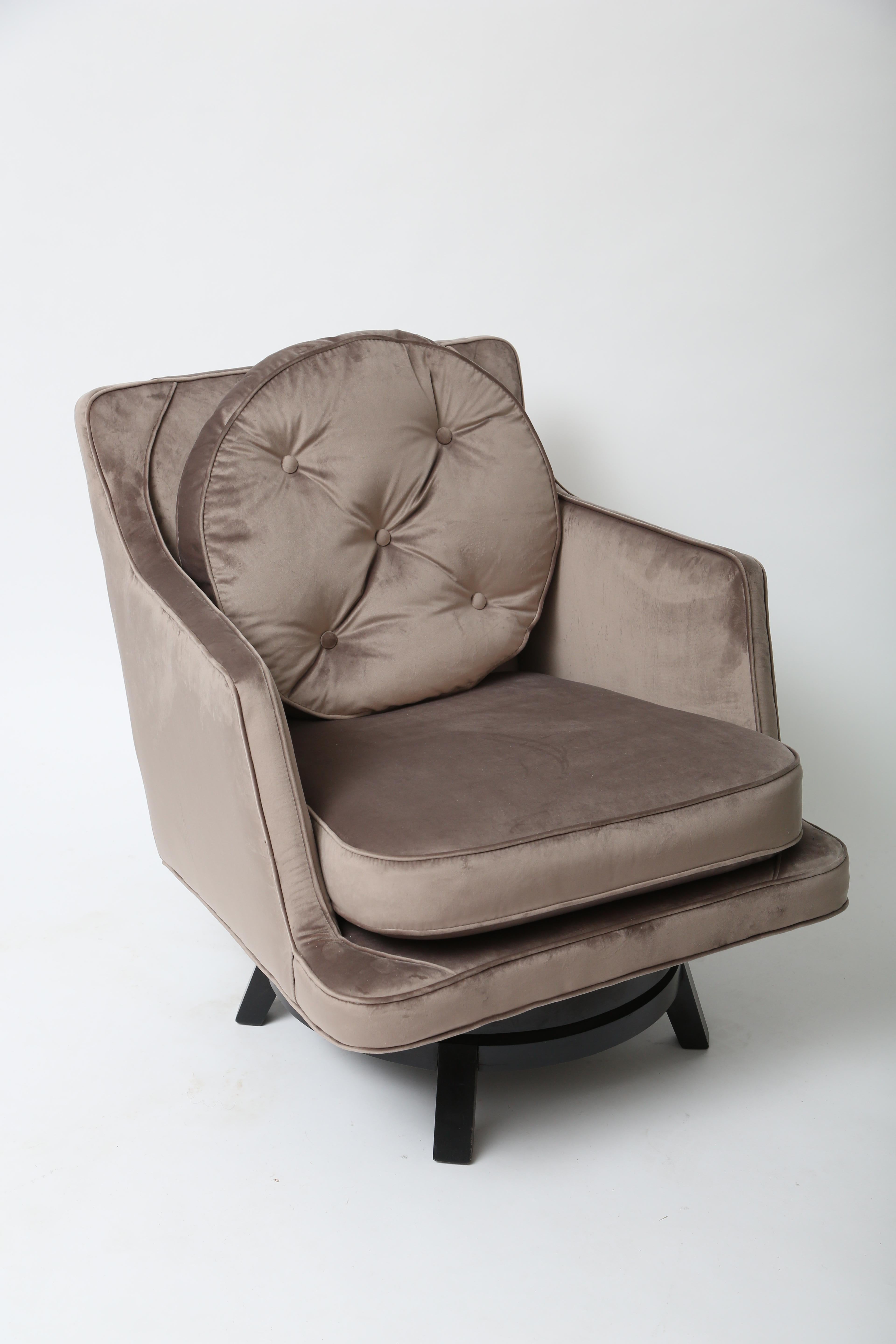 Edward Wormley for Dunbar Swivel Lounge Chairs In Good Condition For Sale In West Palm Beach, FL