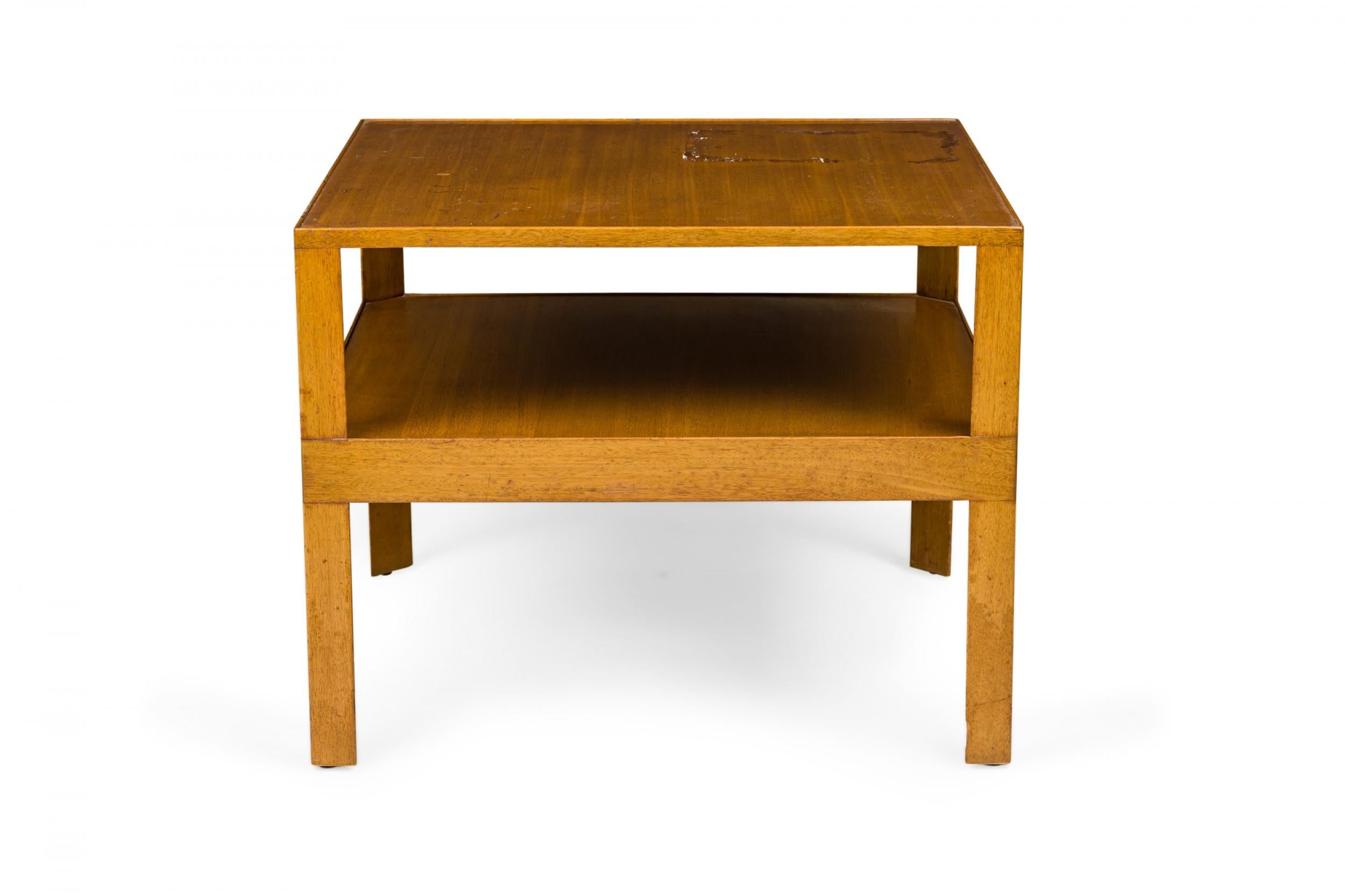 Edward Wormley for Dunbar Two Tier Square Wooden End / Side Table (Table d'extrémité / d'appoint carrée en bois à deux niveaux) en vente 1