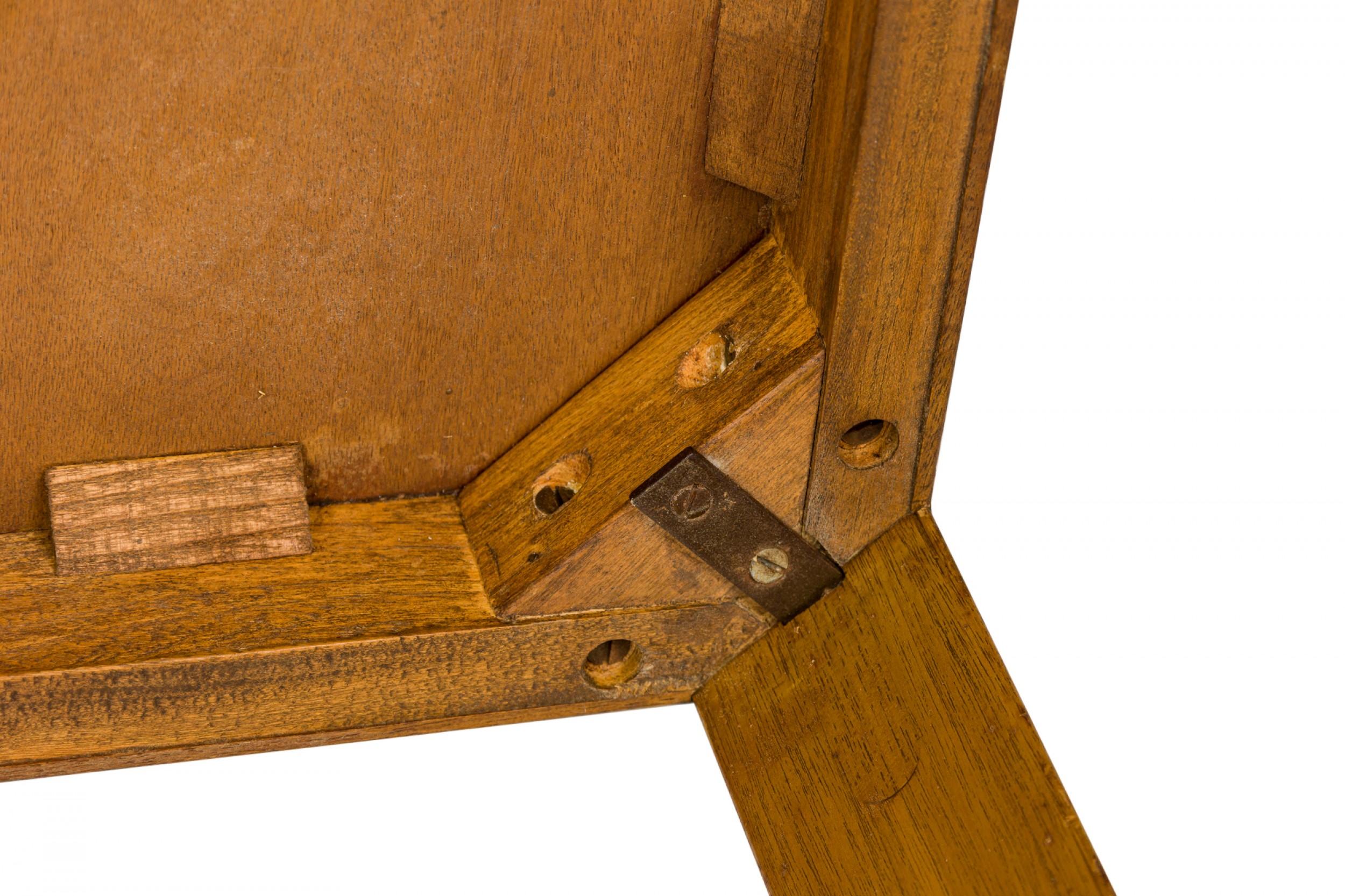Bois Edward Wormley for Dunbar Two Tier Square Wooden End / Side Table (Table d'extrémité / d'appoint carrée en bois à deux niveaux) en vente