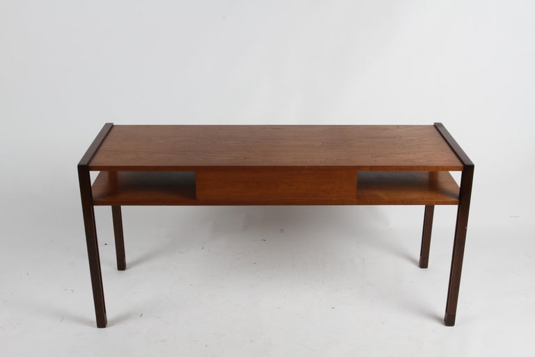 Edward Wormley for Dunbar Two-Tone Walnut Console or Sofa Table with Drawer  For Sale 7