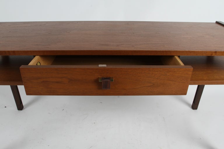 Edward Wormley for Dunbar Two-Tone Walnut Console or Sofa Table with Drawer  In Good Condition For Sale In St. Louis, MO