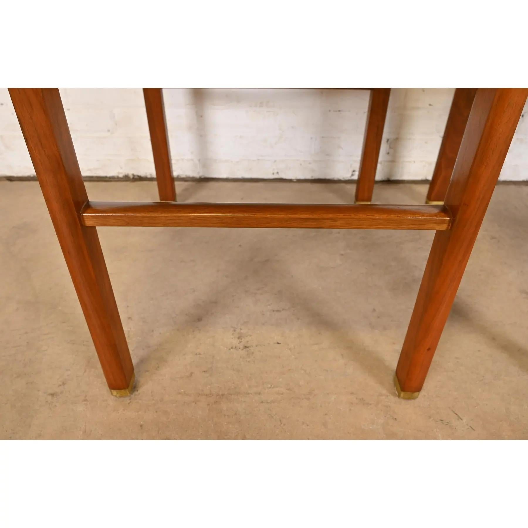 Ottone Edward Wormley per Dunbar Comodini o Tavolini in noce e ottone, coppia in vendita