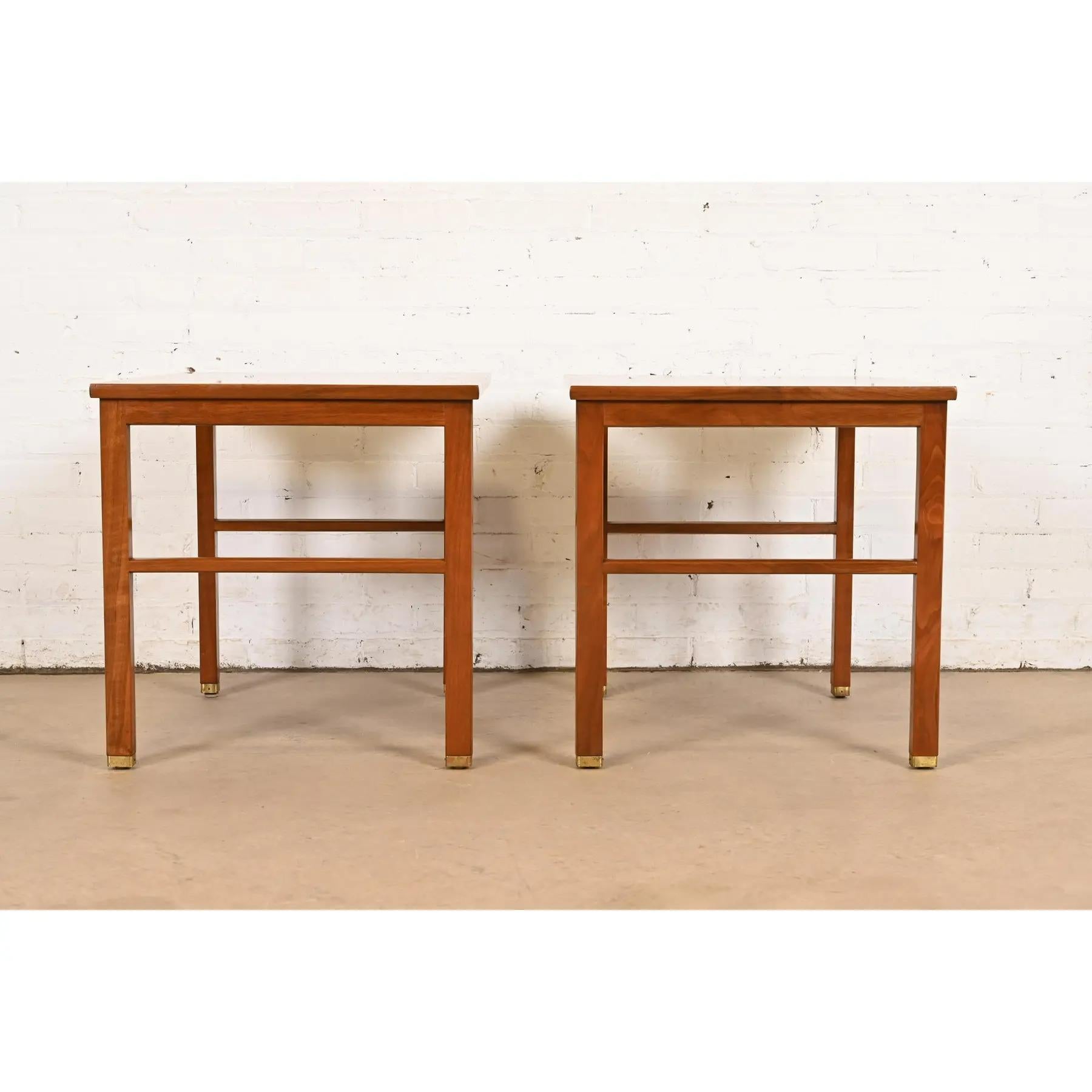 Edward Wormley per Dunbar Comodini o Tavolini in noce e ottone, coppia in vendita 1