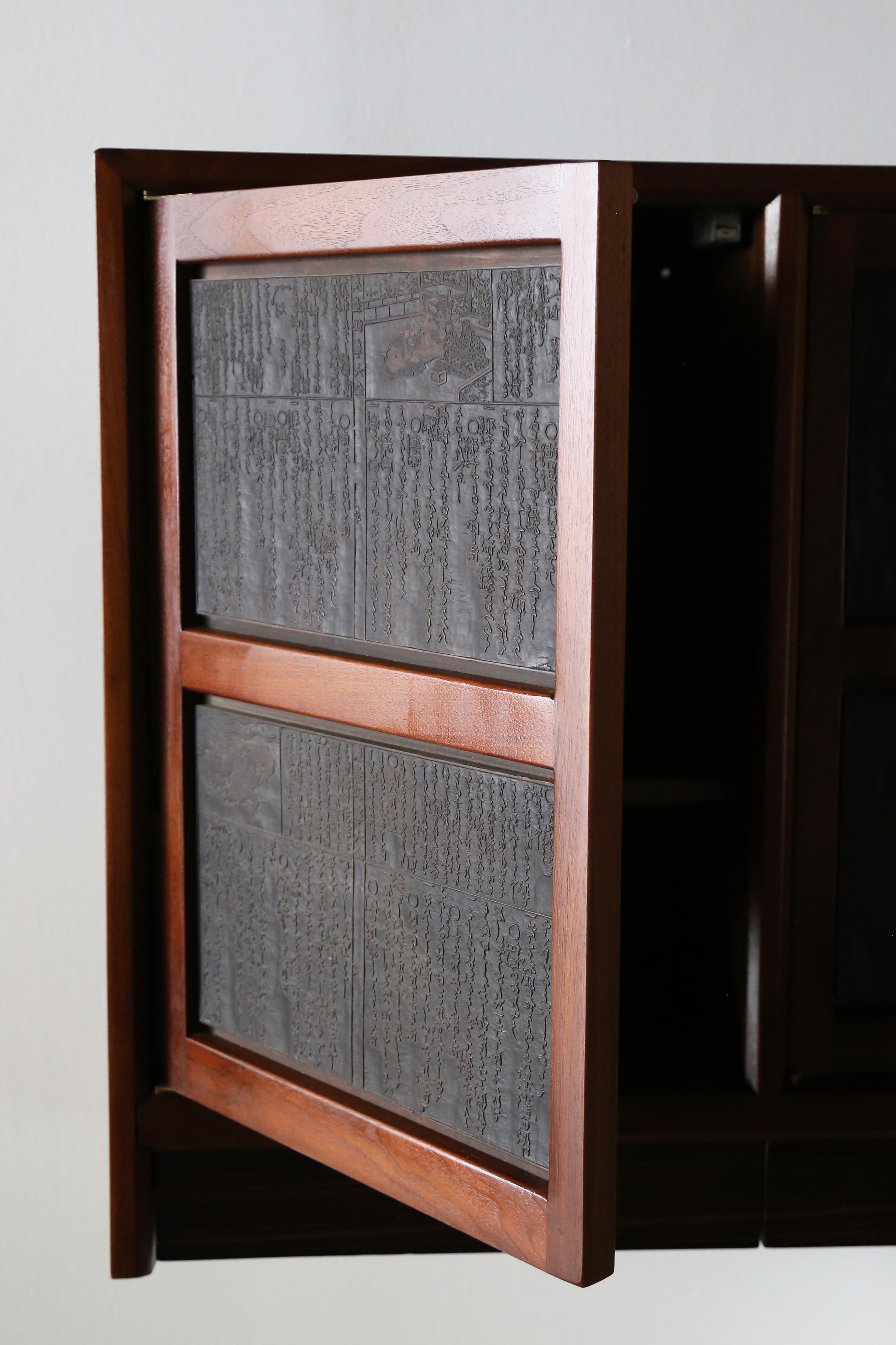 Edward Wormley für Dunbar Schwebe-Credenza aus Nussbaum und chinesischem Druckblock (amerikanisch) im Angebot