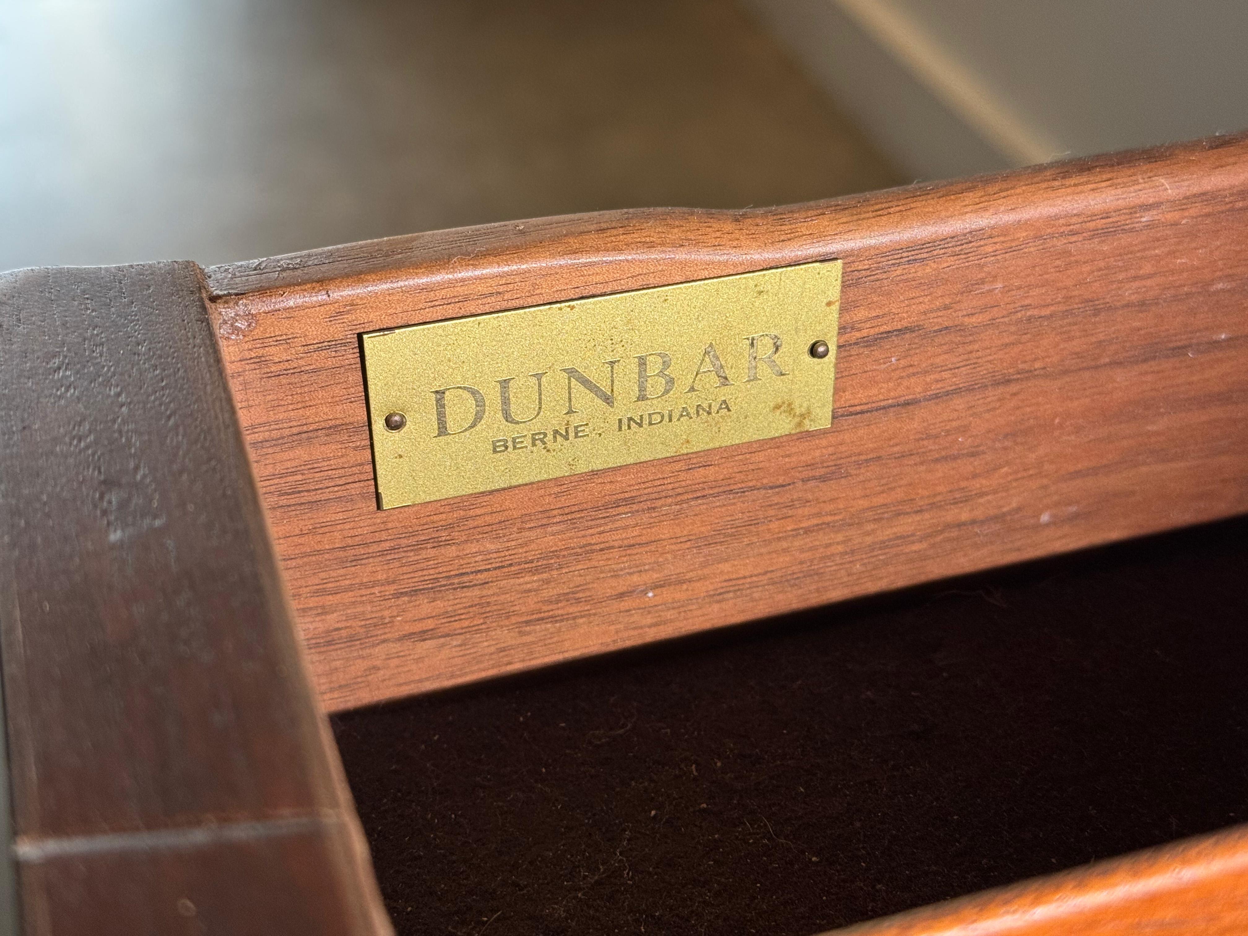 Edward Wormley für Dunbar Schwebe-Credenza aus Nussbaum und chinesischem Druckblock im Angebot 2