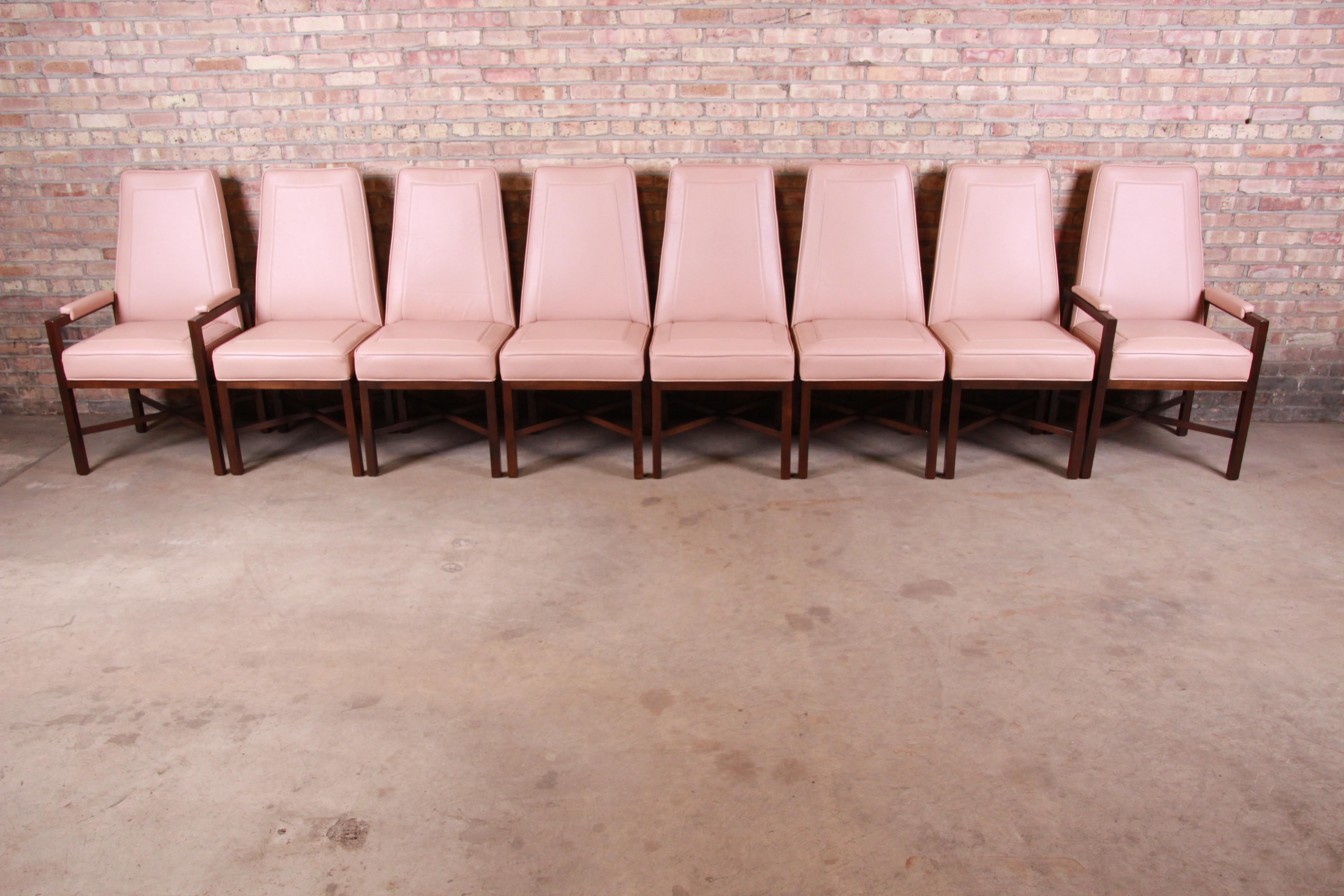 An exceptional set of eight Mid-Century Modern X-base dining chairs

By Edward Wormley for Dunbar Furniture

USA, circa 1970s

Solid walnut frames with 