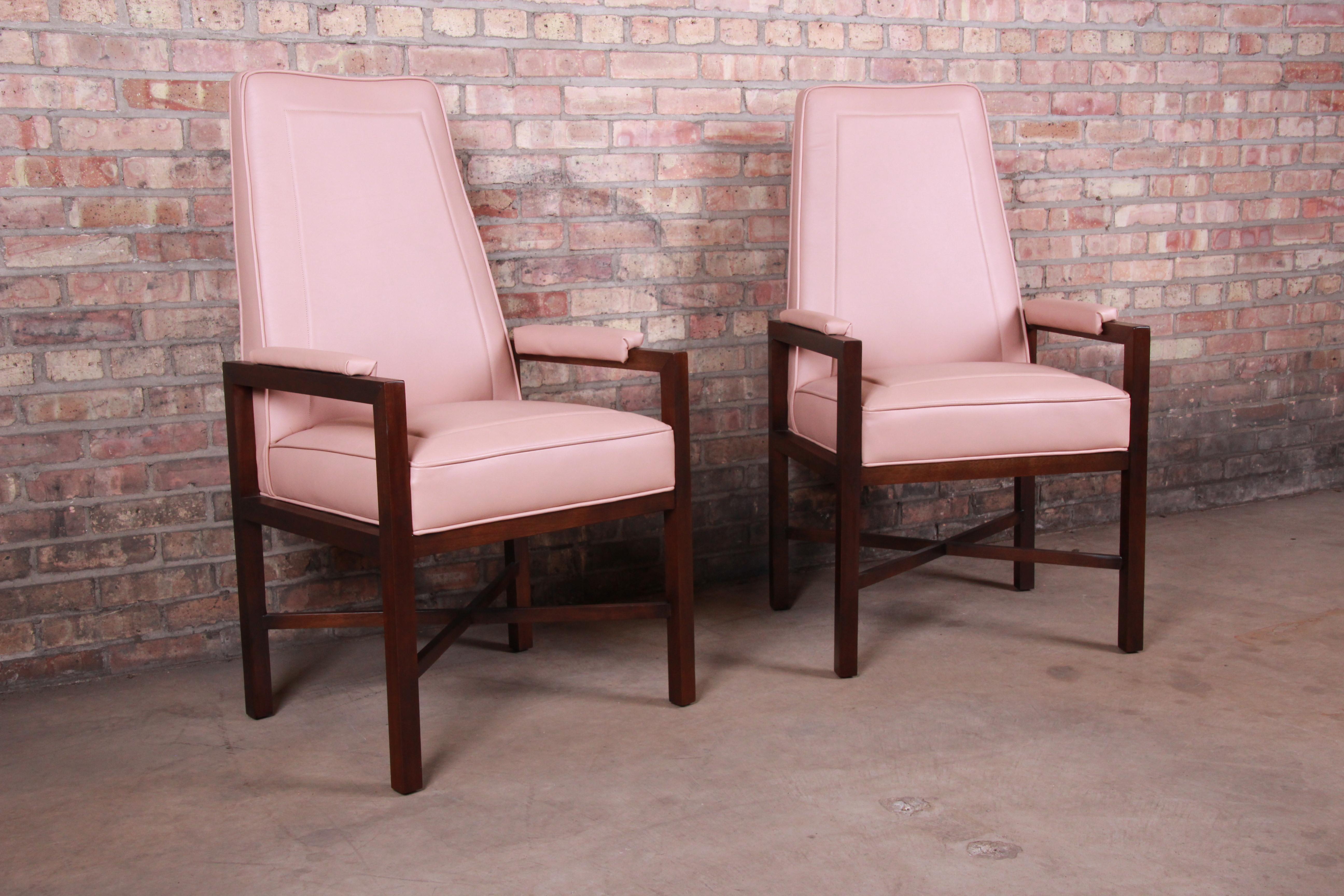 An exceptional pair of Mid-Century Modern x-base high back club chairs or dining armchairs

By Edward Wormley for Dunbar Furniture

USA, circa 1970s

Solid walnut frames with 