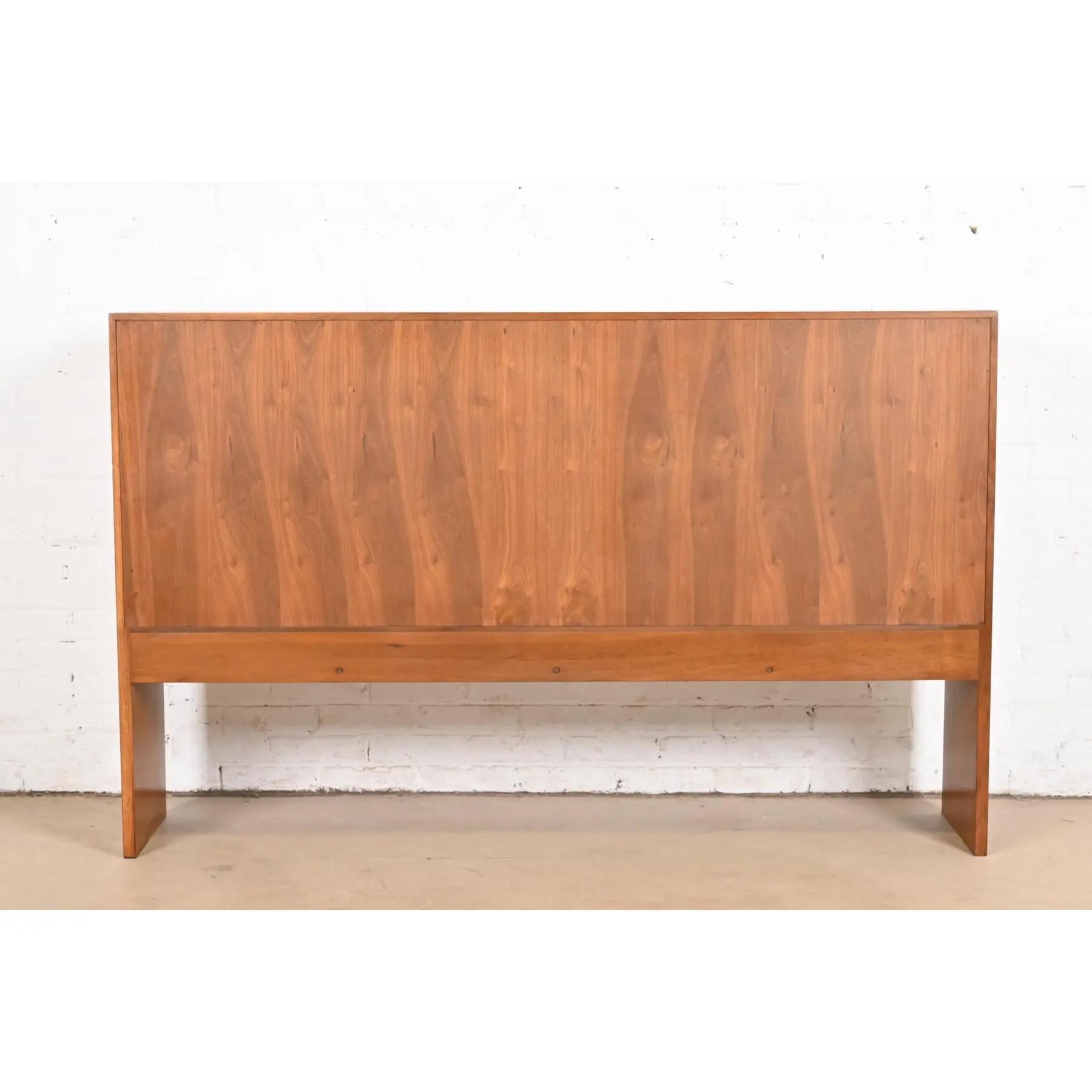 Edward Wormley per Dunbar Cabinet in noce e palissandro con blocchi cinesi in vendita 4