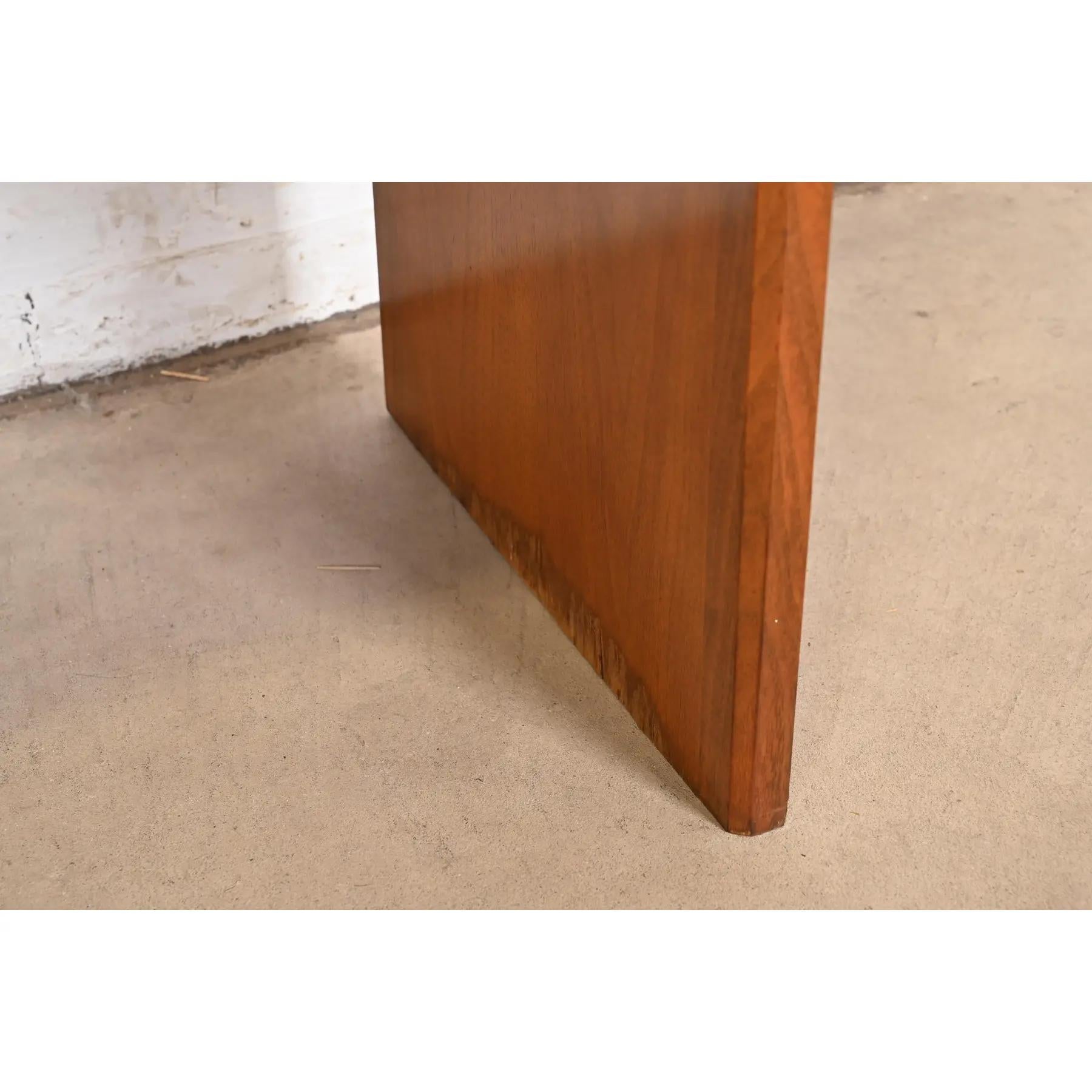 Edward Wormley per Dunbar Cabinet in noce e palissandro con blocchi cinesi in vendita 5