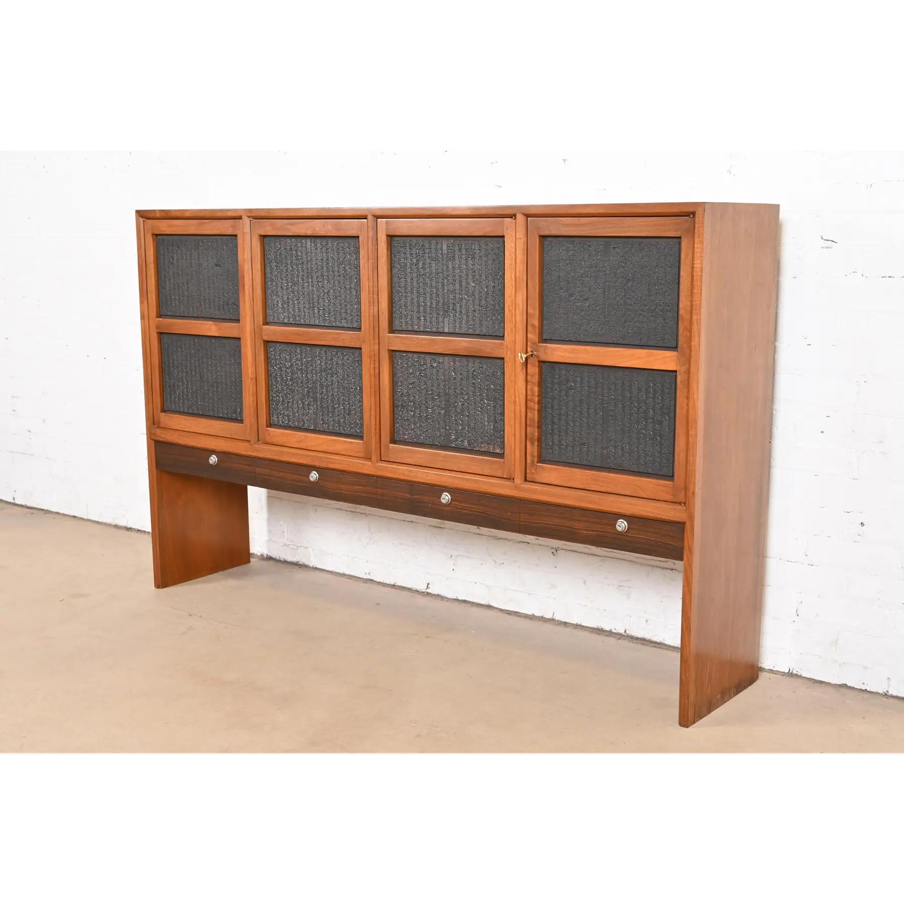 Americano Edward Wormley per Dunbar Cabinet in noce e palissandro con blocchi cinesi in vendita