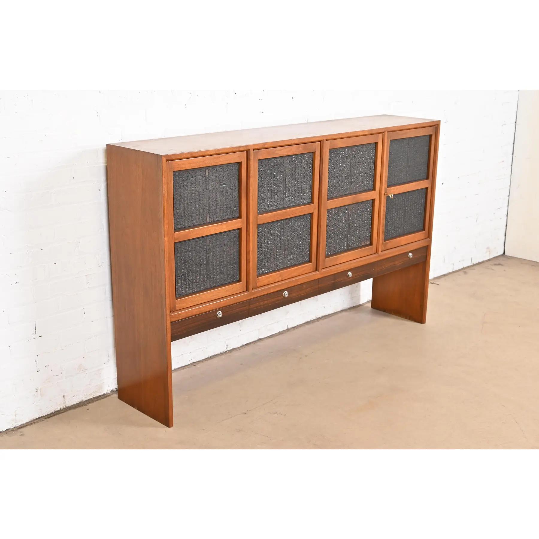 Edward Wormley per Dunbar Cabinet in noce e palissandro con blocchi cinesi In condizioni buone in vendita a South Bend, IN