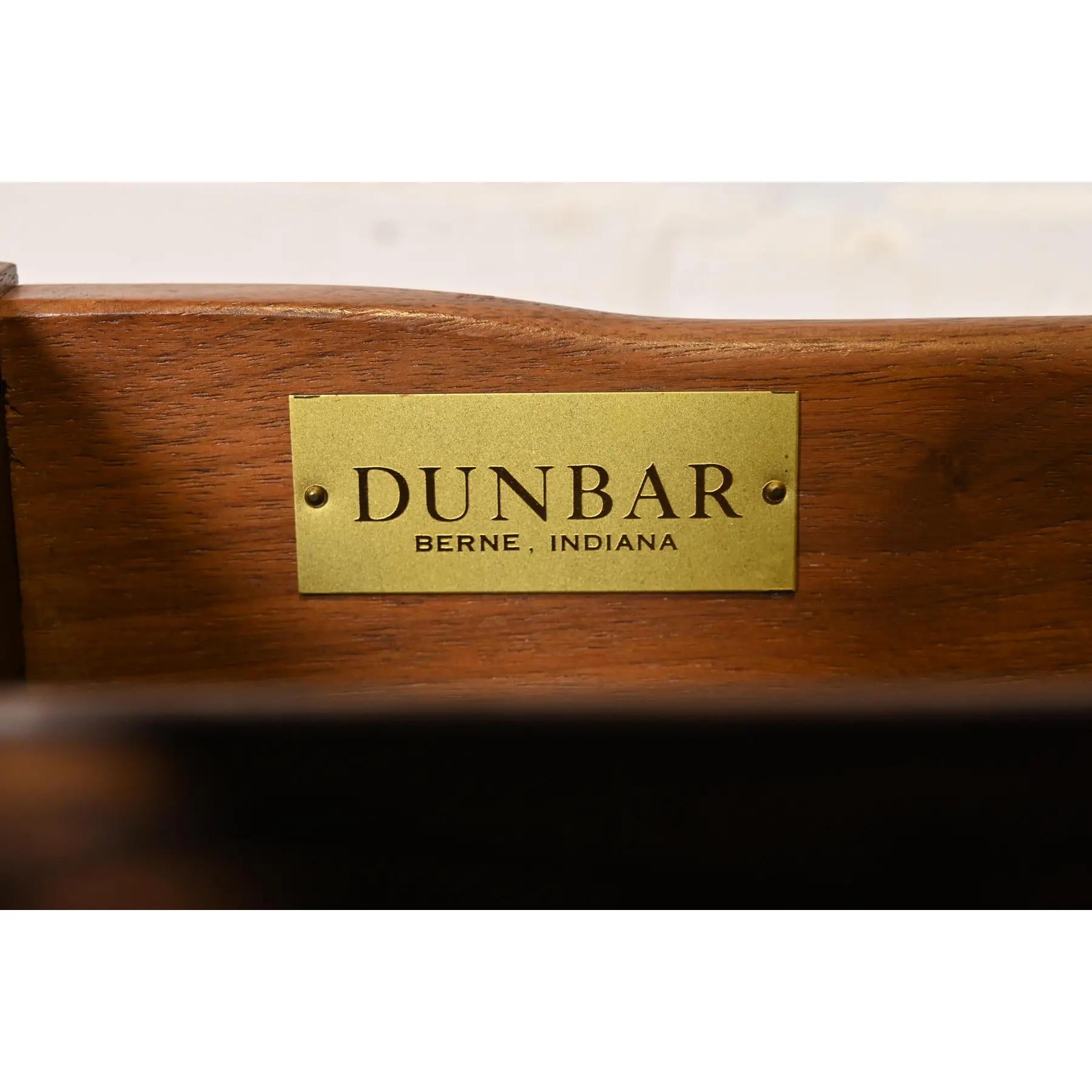 Edward Wormley per Dunbar Cabinet in noce e palissandro con blocchi cinesi in vendita 1