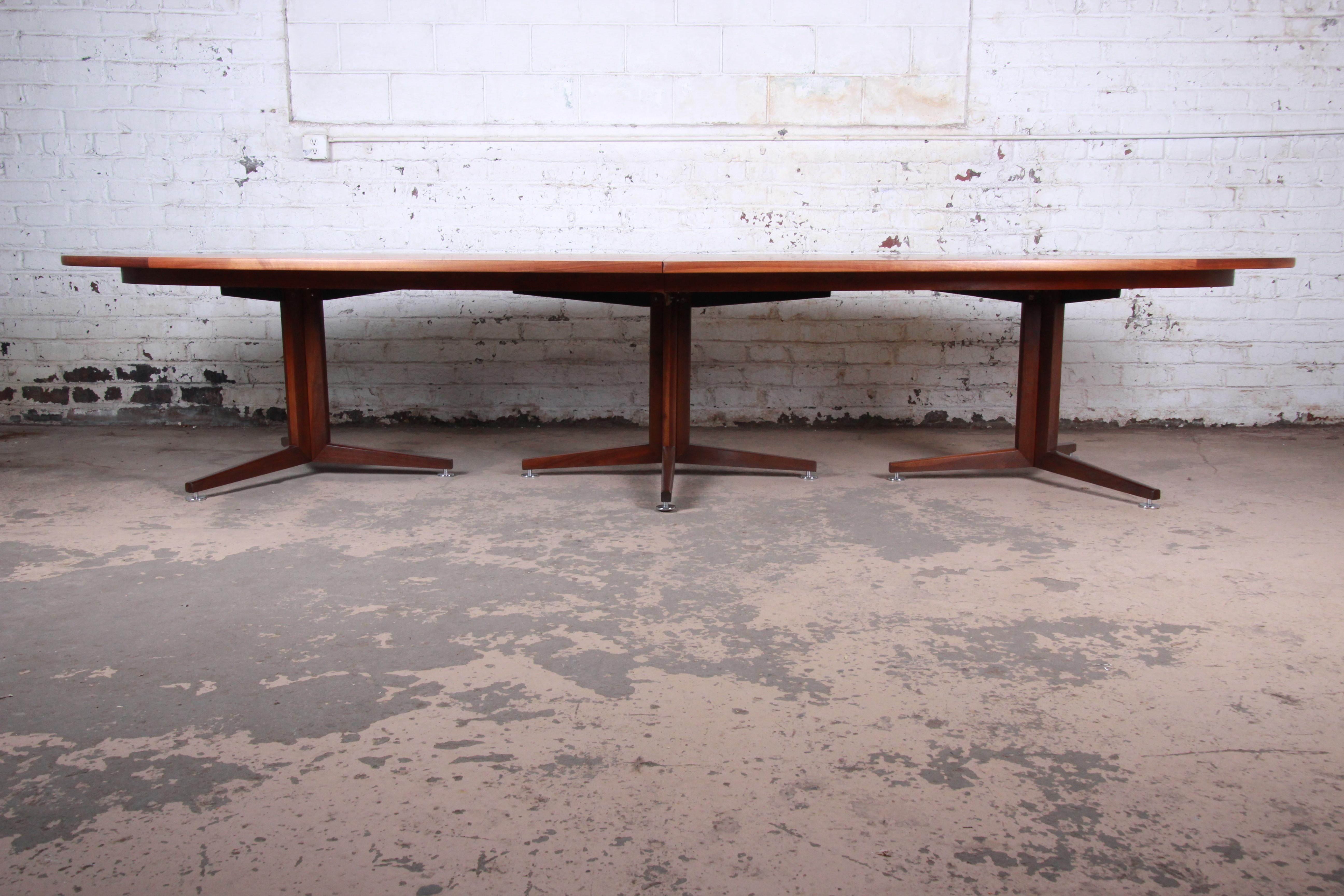 Mid-Century Modern Edward Wormley for Dunbar Walnut Elliptical Conference or Dining Table, 1960s For Sale