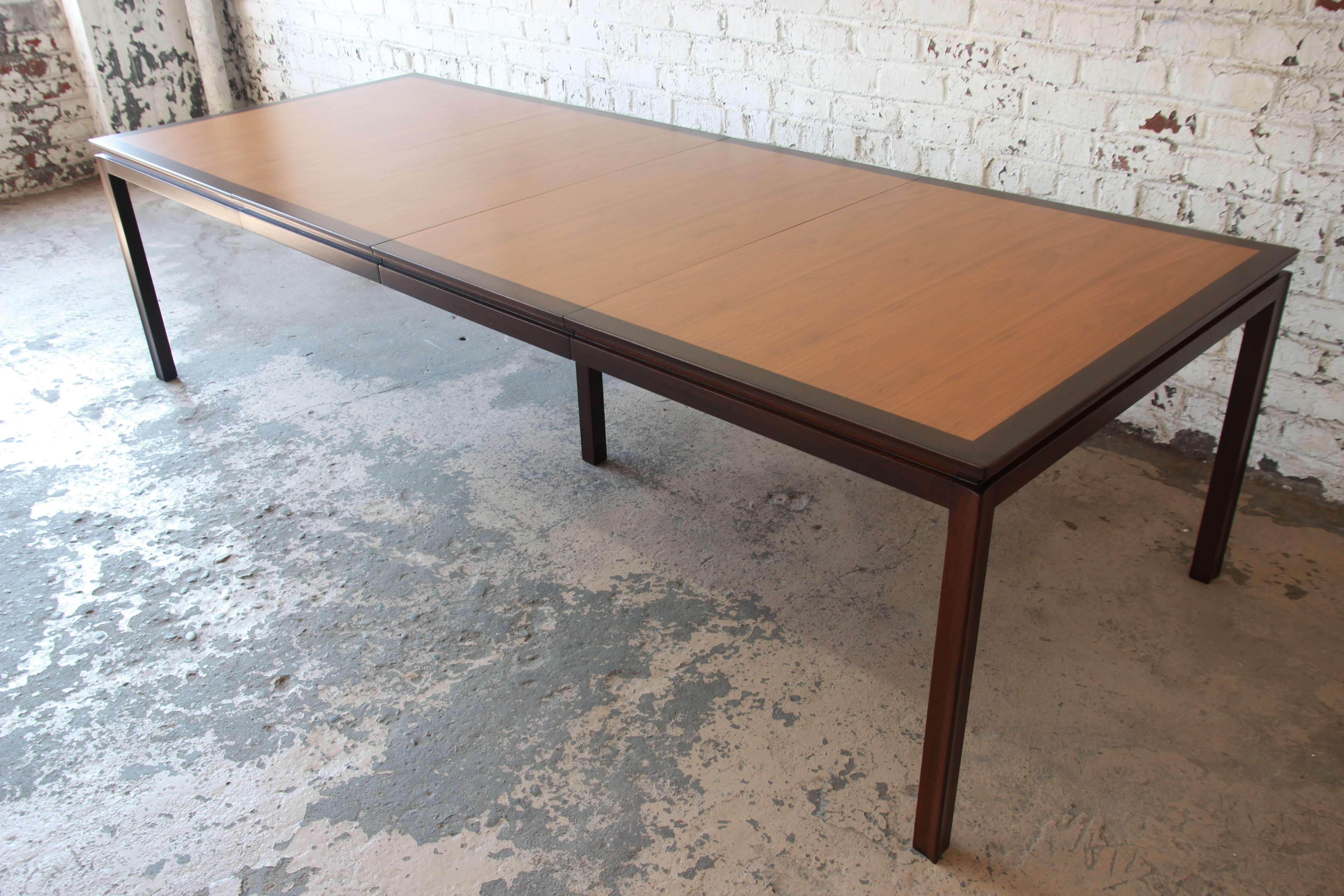 Edward Wormley for Dunbar Walnut Extension Dining Table im Zustand „Gut“ in South Bend, IN