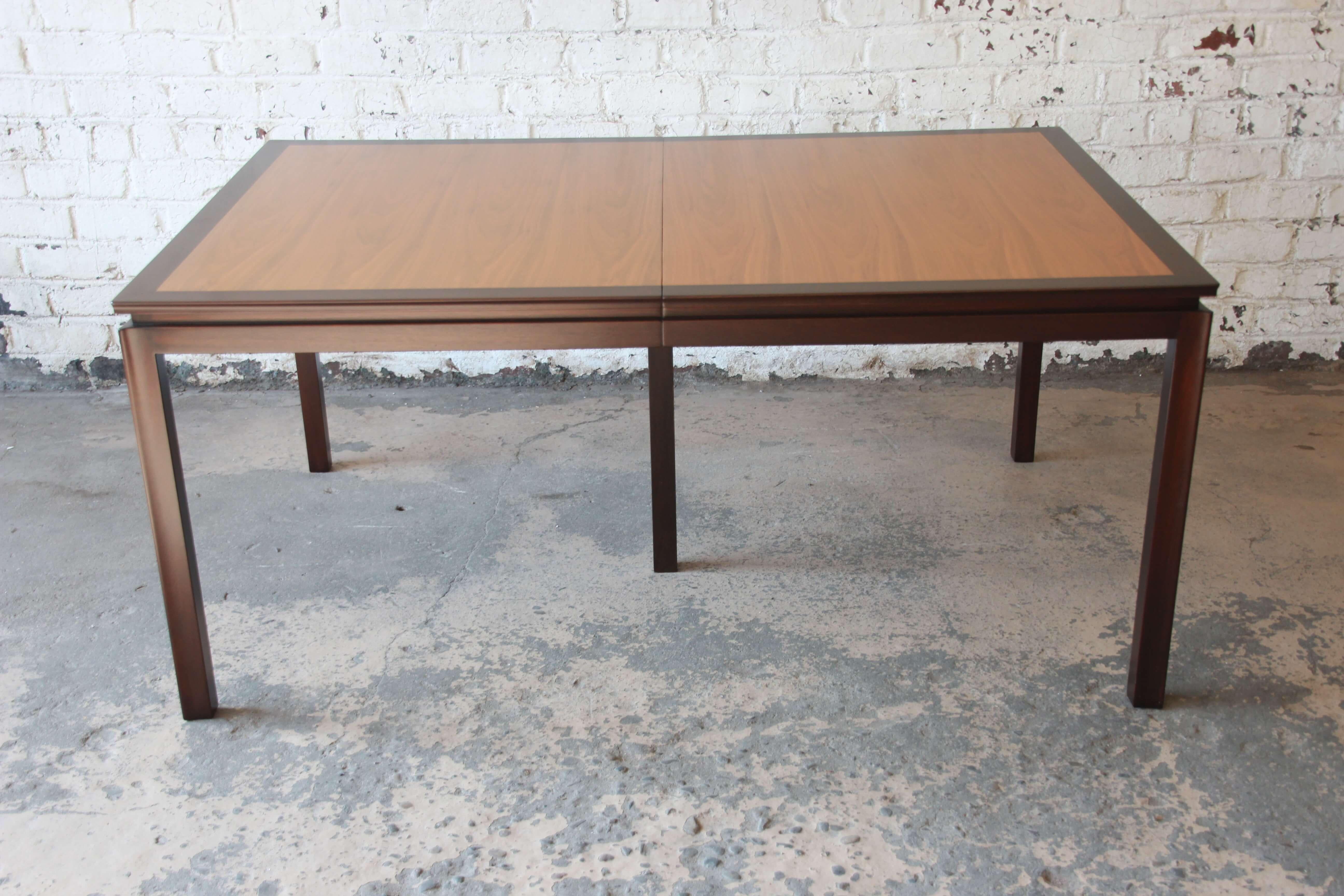 Edward Wormley for Dunbar Walnut Extension Dining Table (Walnuss)