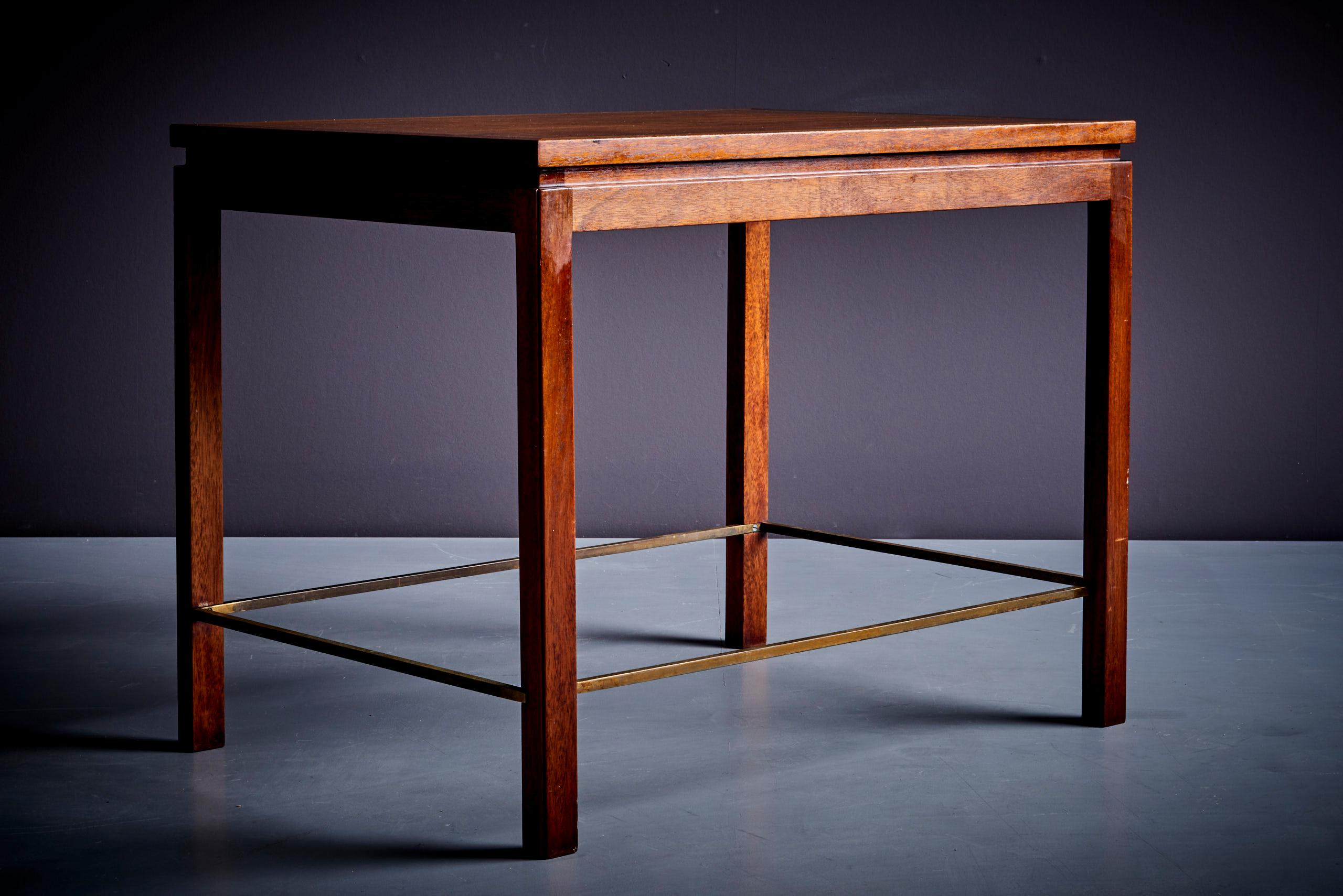 Mid-20th Century Edward Wormley for Dunbar Walnut Side Table USA - 1960s For Sale