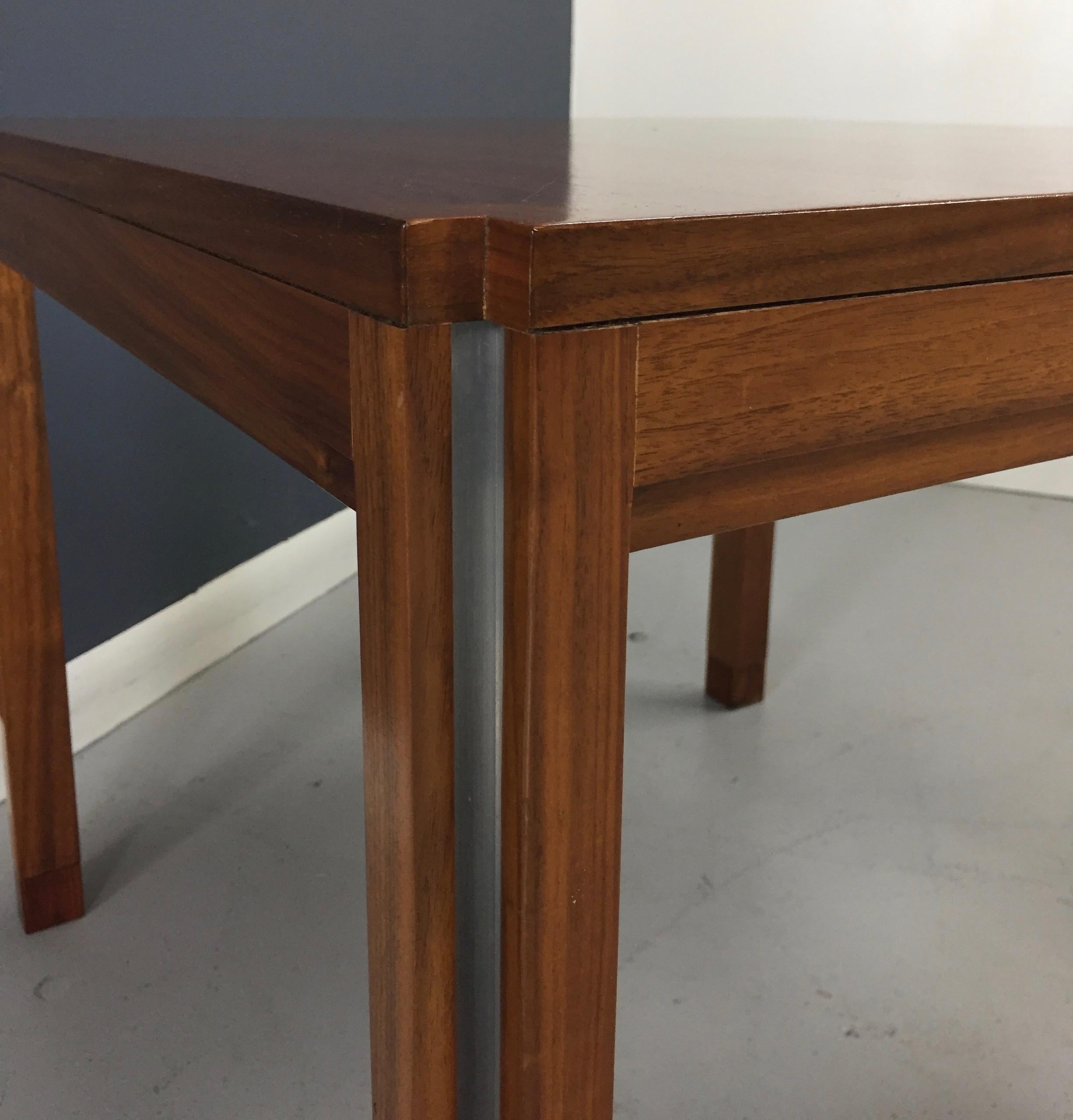 Edward Wormley for Dunbar Walnut Side Table with Rosewood and Aluminium Accents In Good Condition In Philadelphia, PA