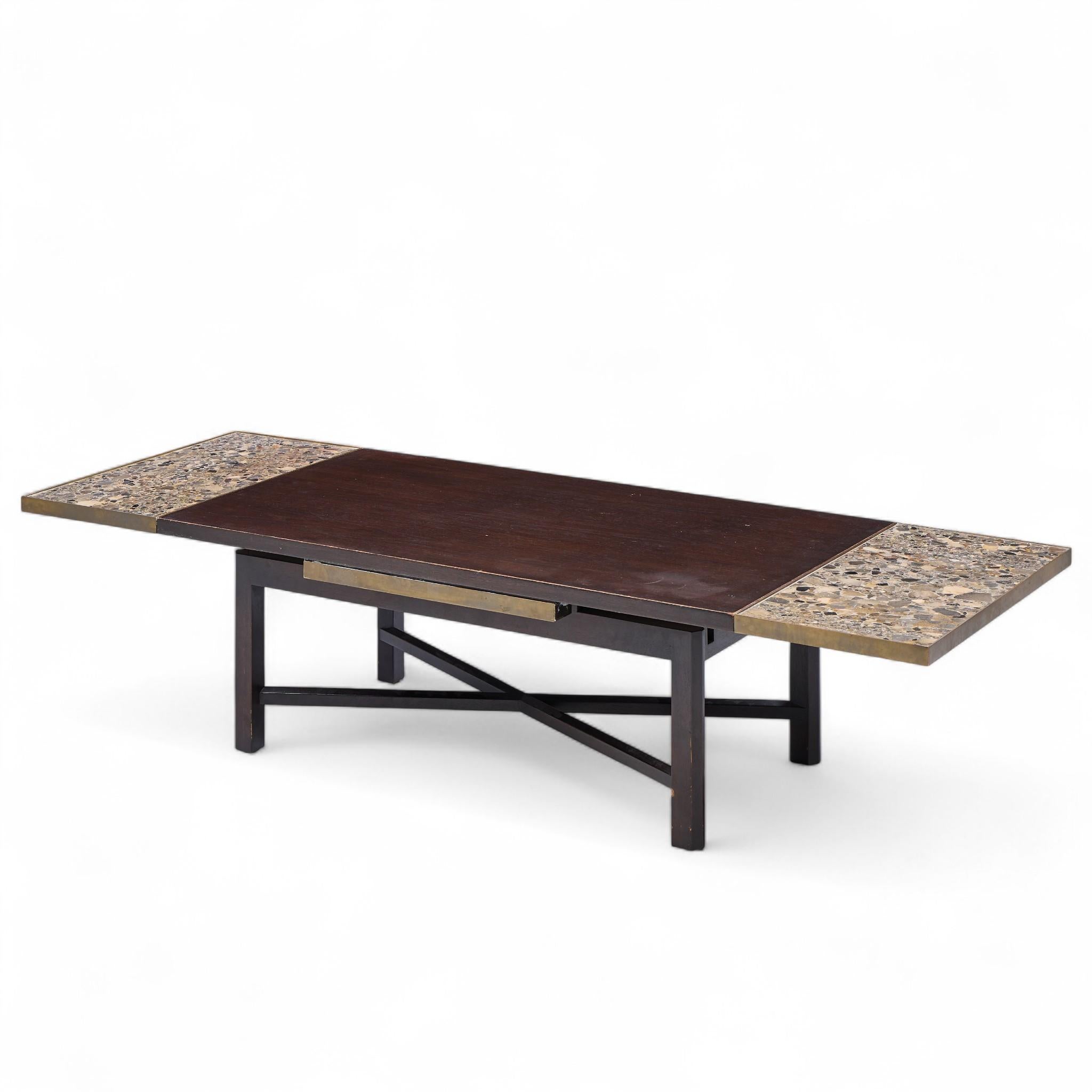 Mid-Century moderno Edward Wormley for Dunbar Walnut Stone and Brass Expanding Coffee Table in vendita
