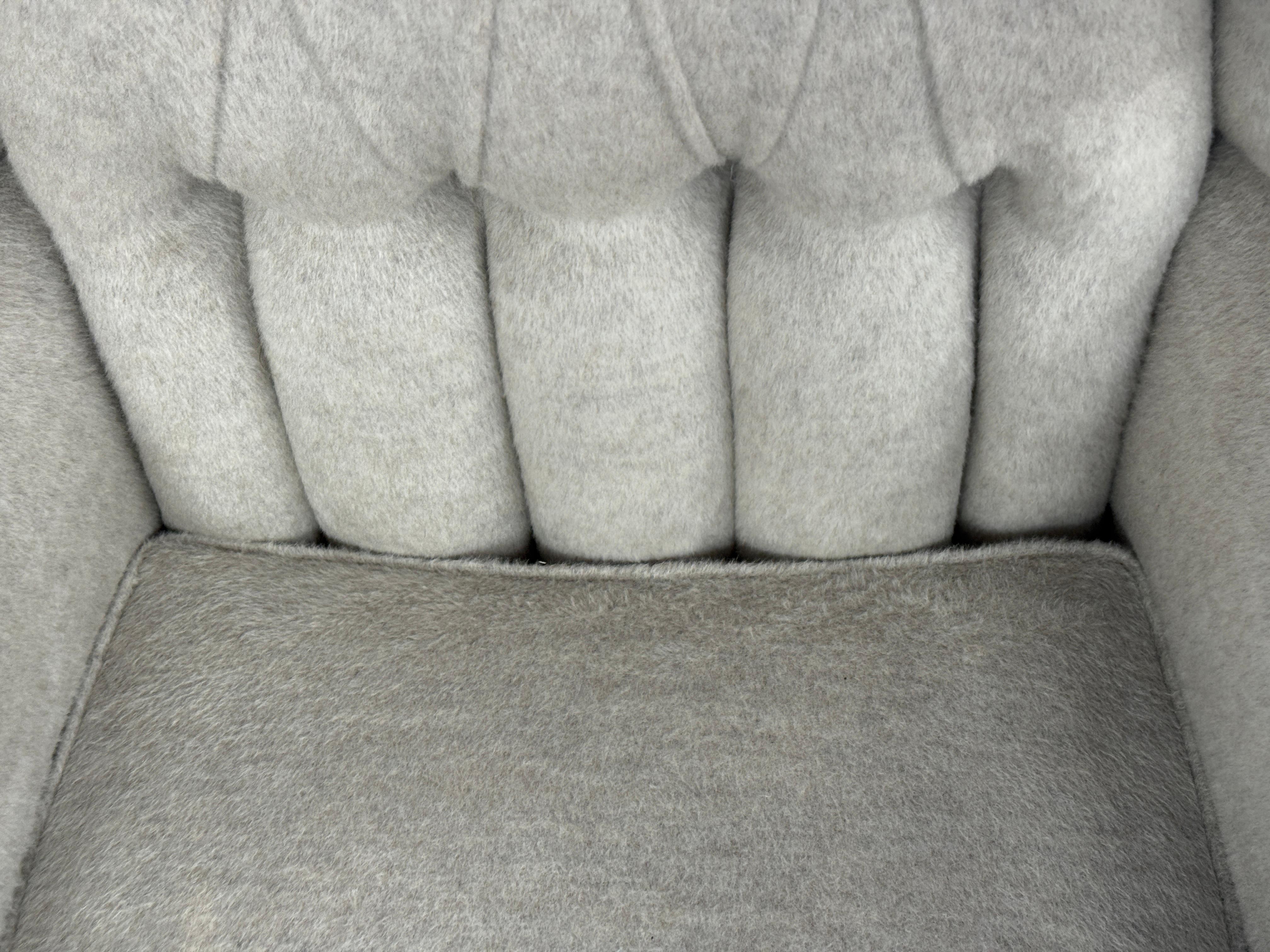 Edward Wormley for Dunbar Sedia con schienale ad ala e ottomana in lana e mohair in vendita 7