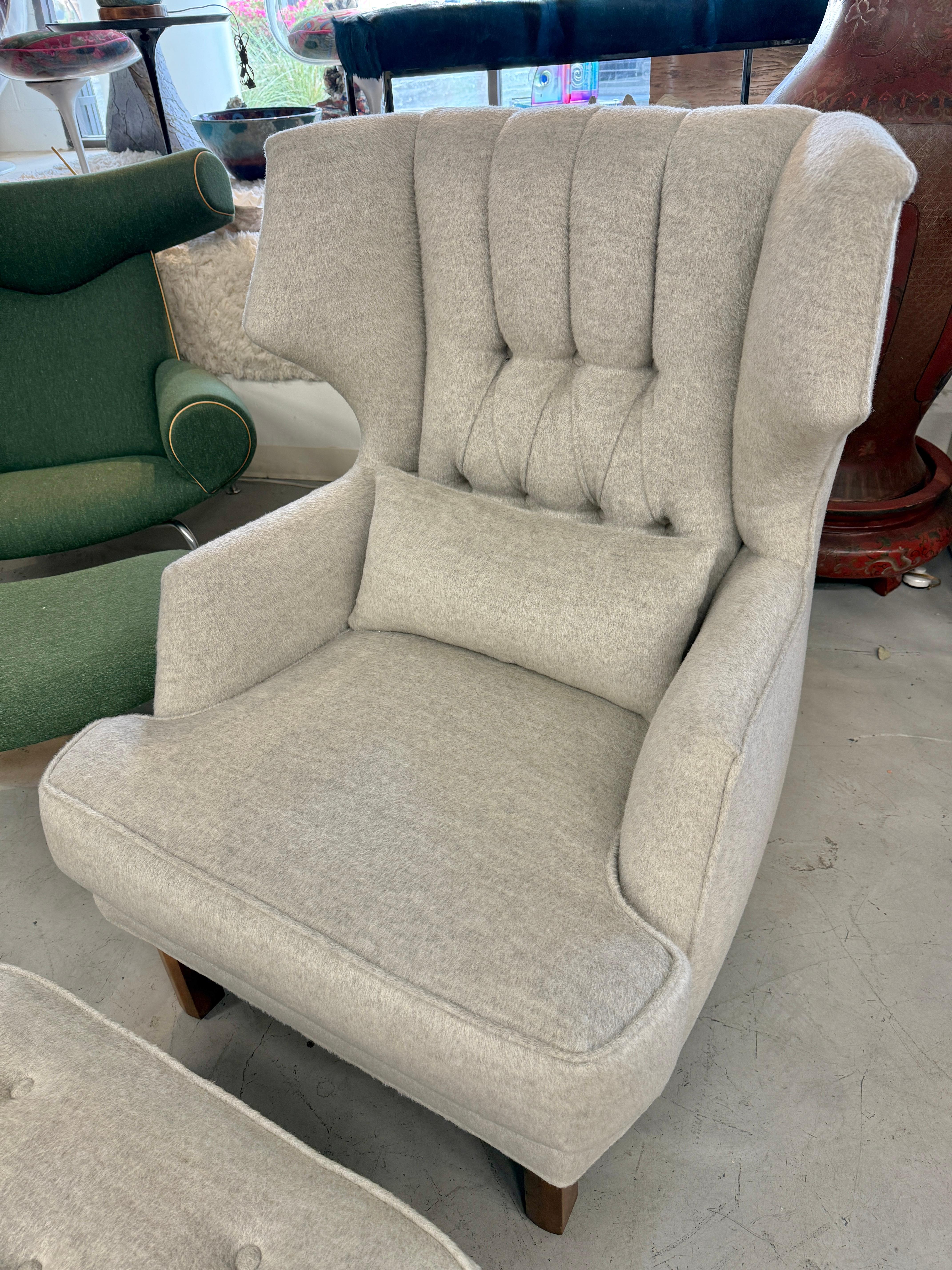 Edward Wormley for Dunbar Sedia con schienale ad ala e ottomana in lana e mohair in vendita 10