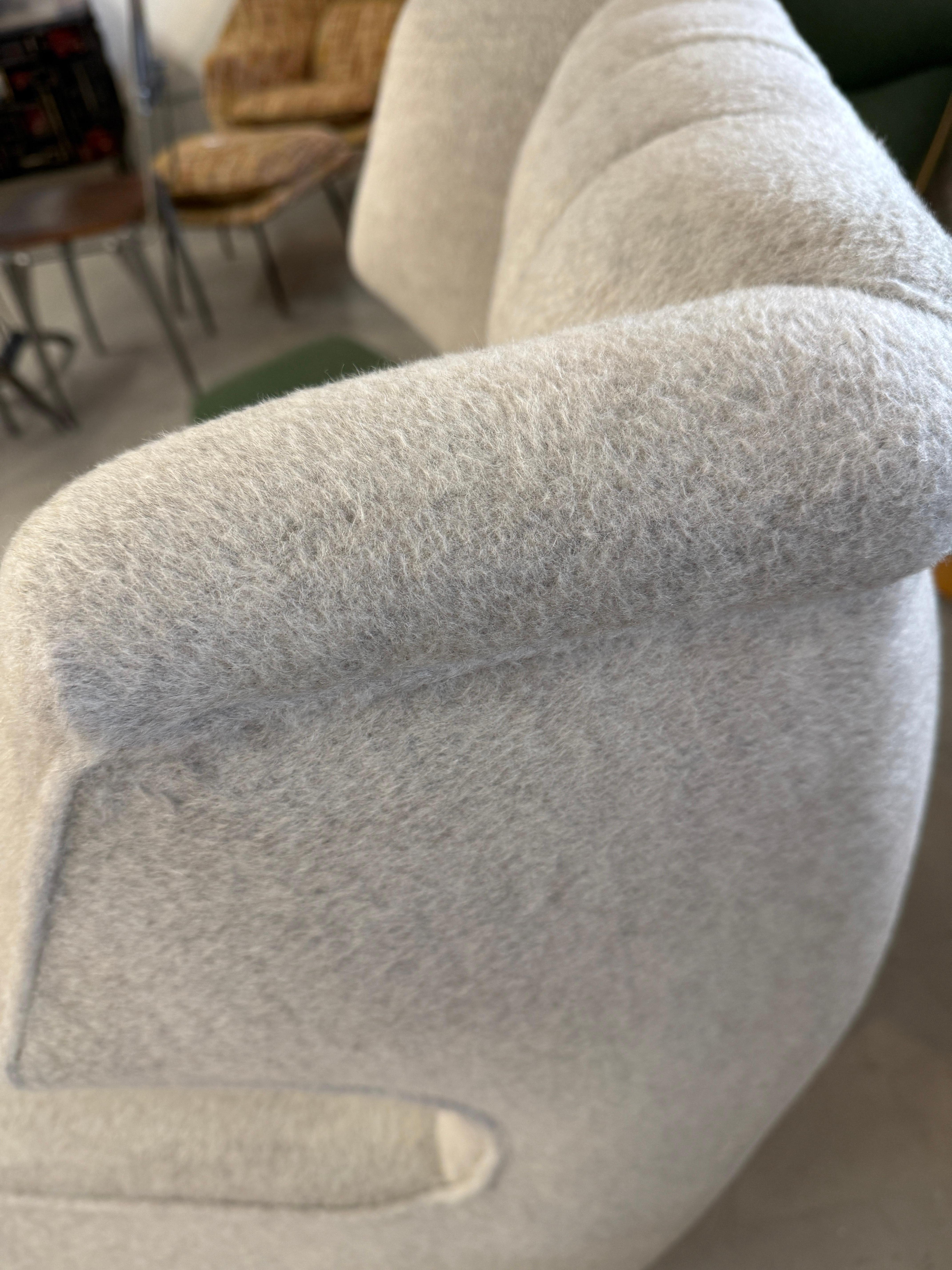 Edward Wormley for Dunbar Sedia con schienale ad ala e ottomana in lana e mohair In condizioni buone in vendita a Palm Springs, CA